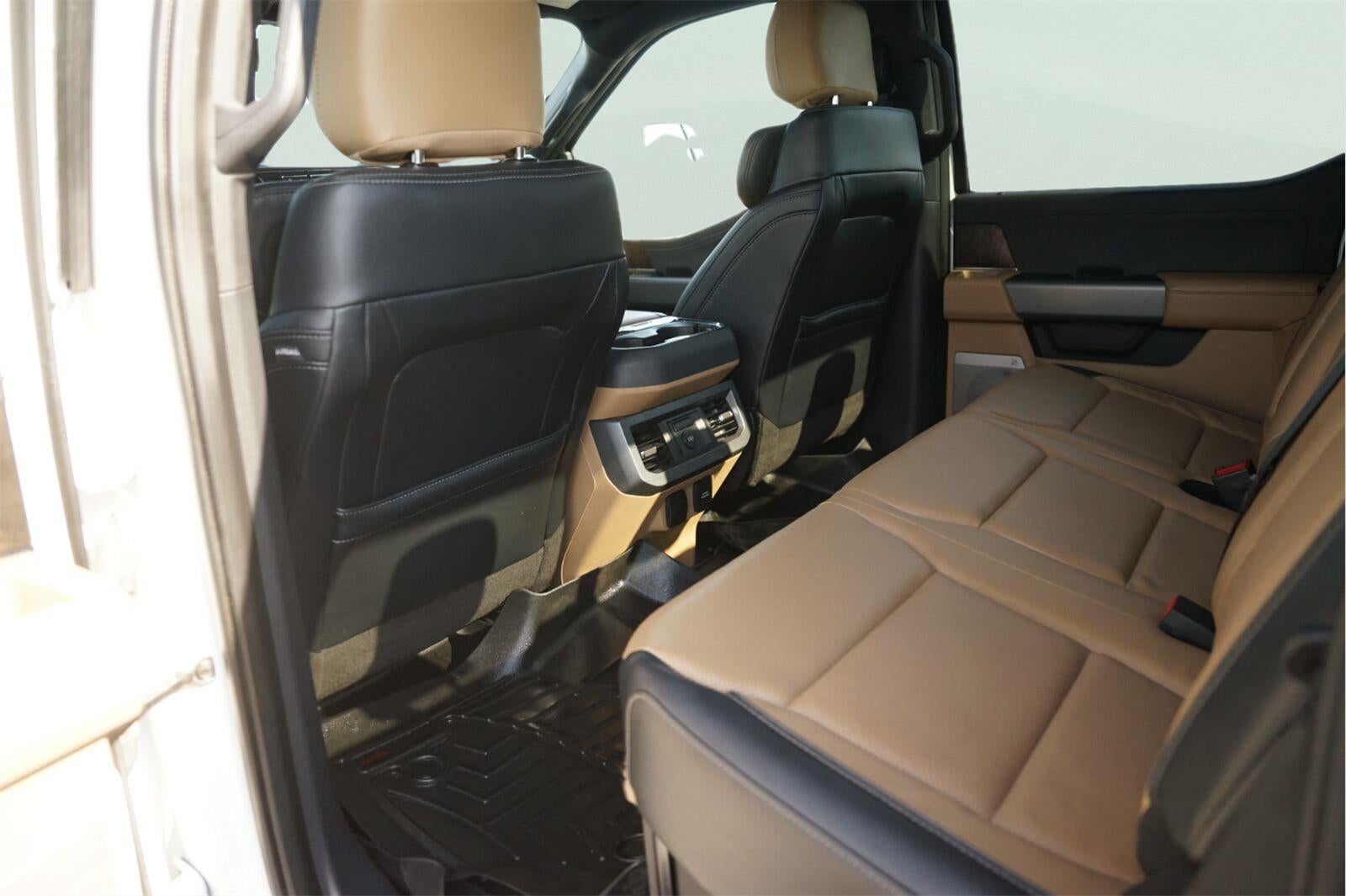 2023 Ford Super Duty F-350 DRW Lariat