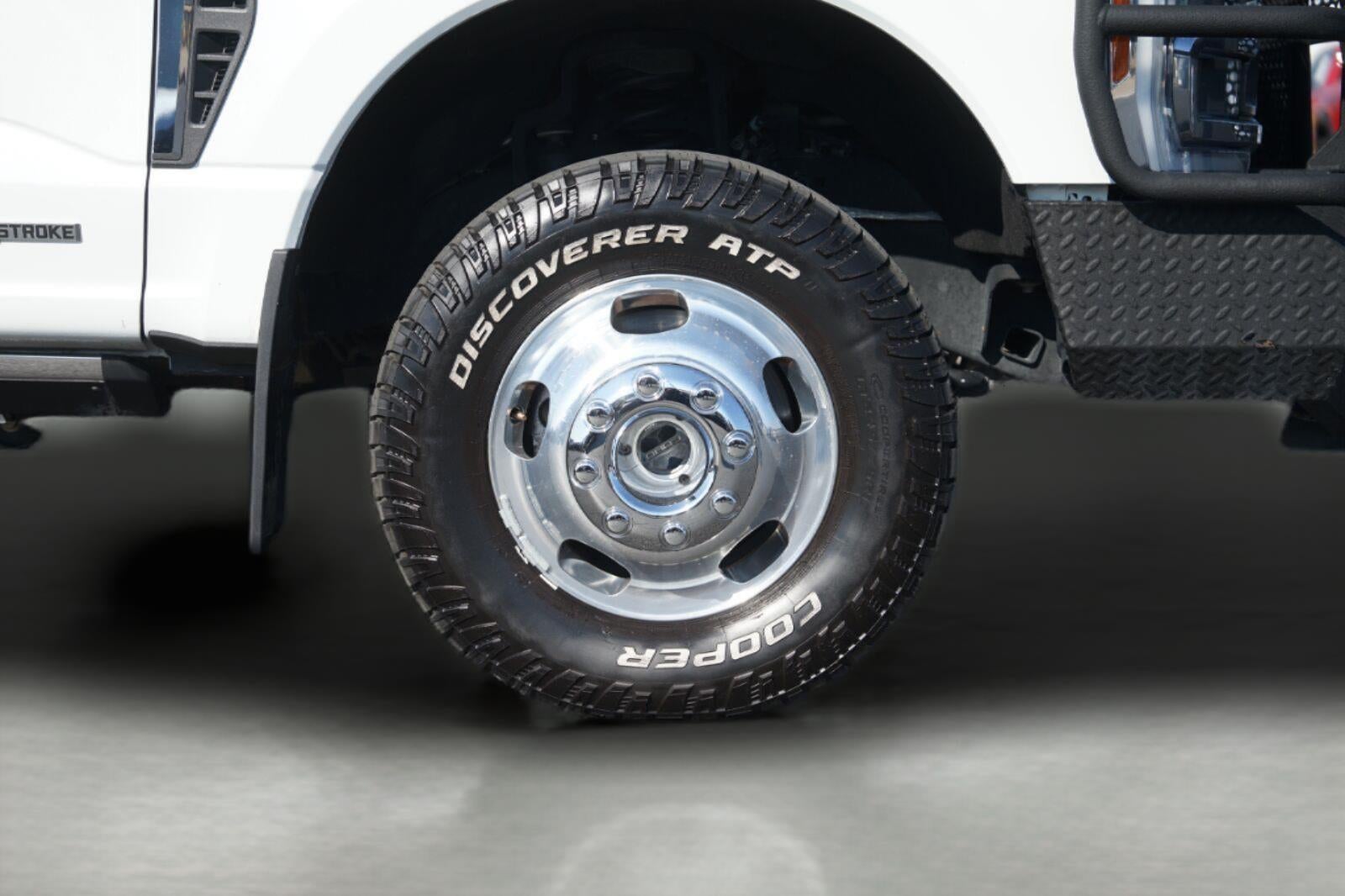 2023 Ford Super Duty F-350 DRW Lariat