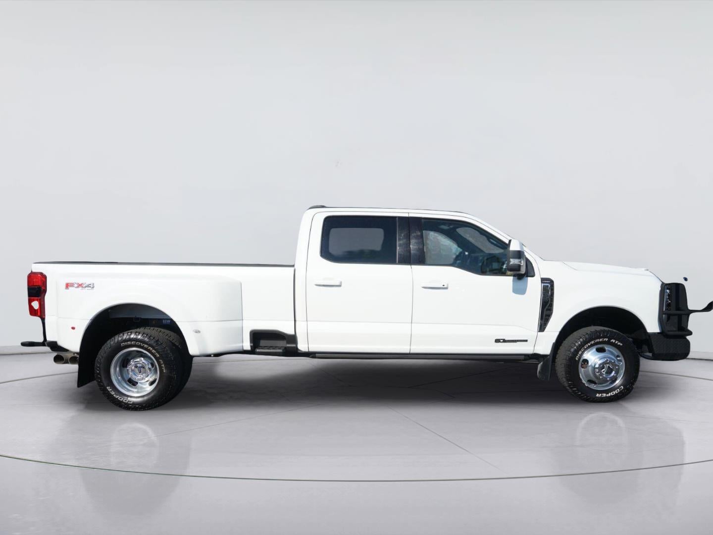 2023 Ford Super Duty F-350 DRW Lariat