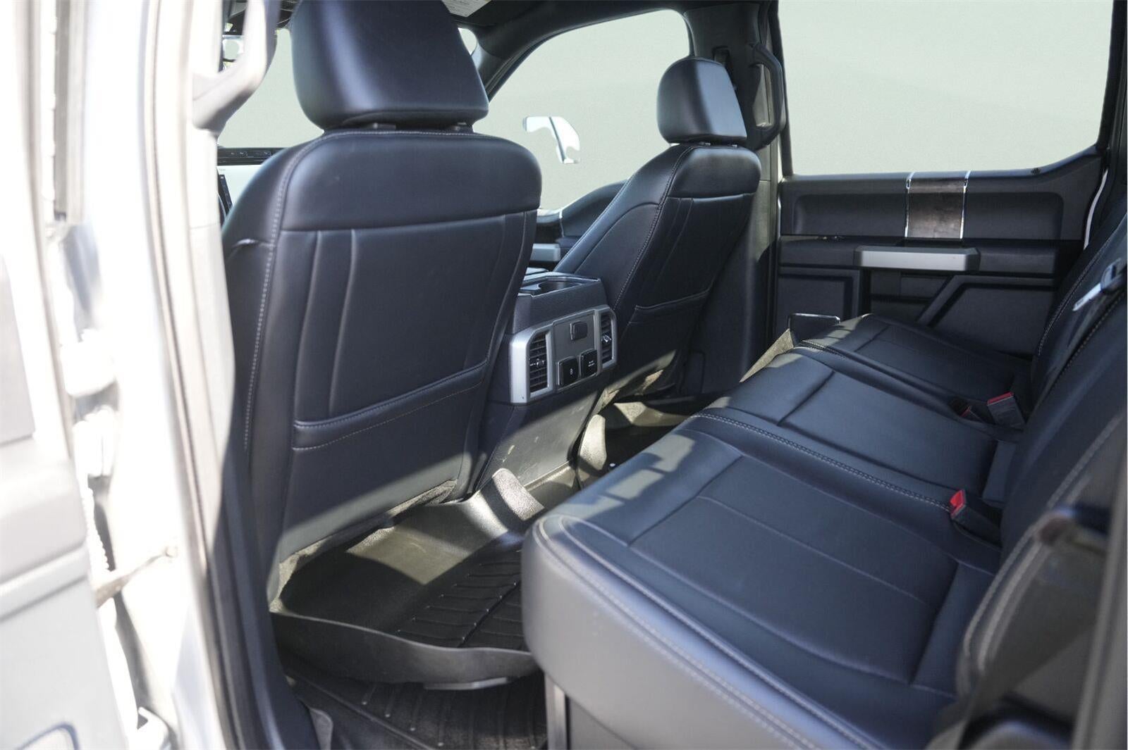 2022 Ford Super Duty F-350 DRW Lariat