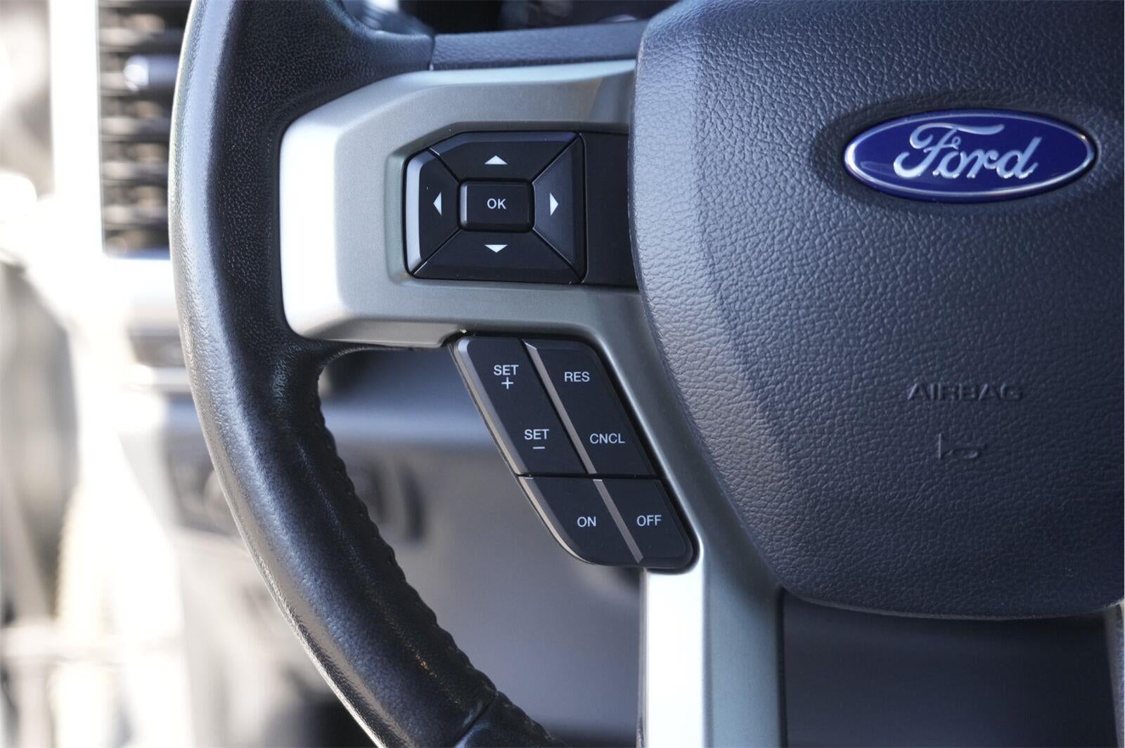 2022 Ford Super Duty F-350 DRW Lariat