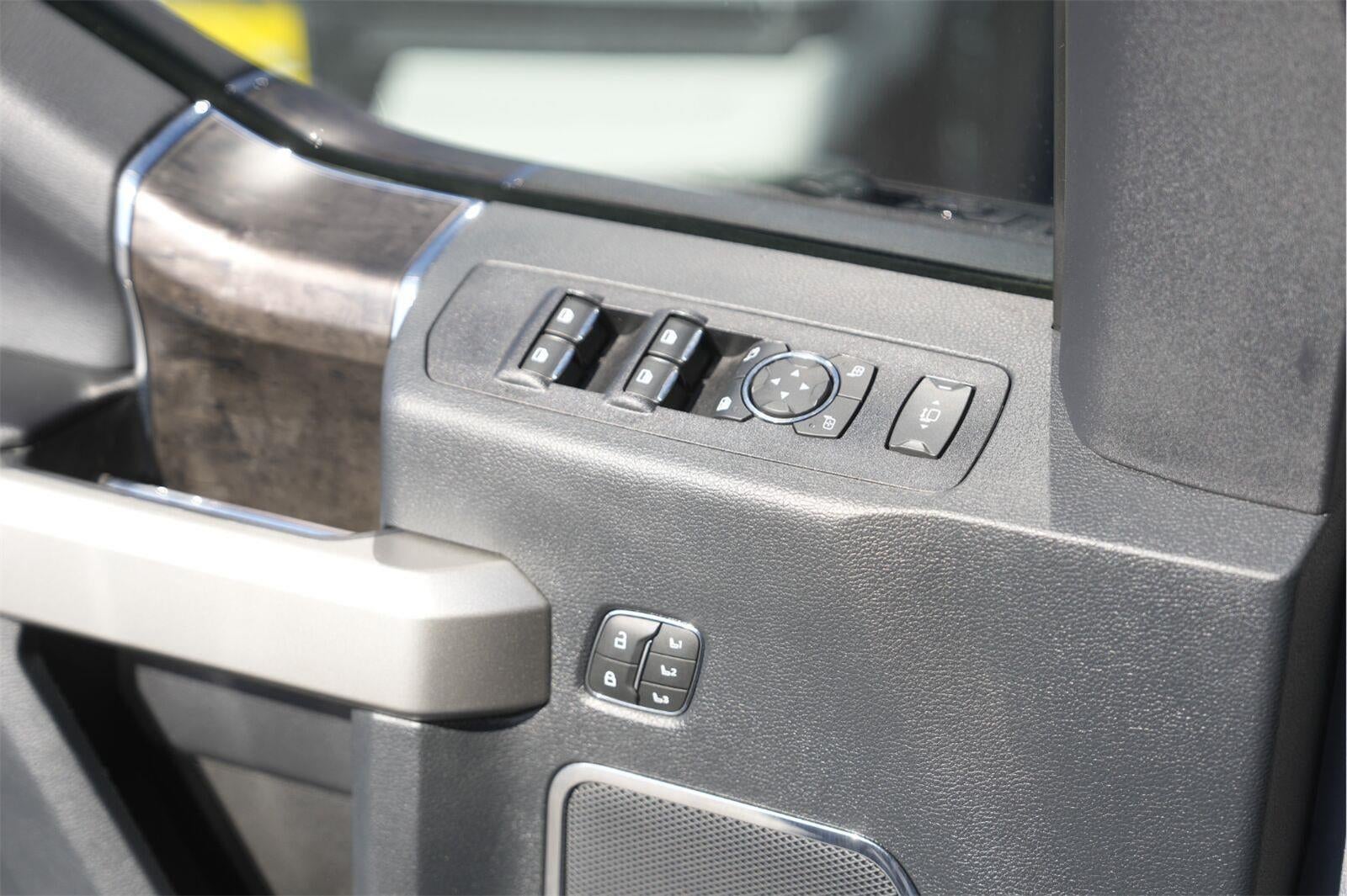 2022 Ford Super Duty F-350 DRW Lariat