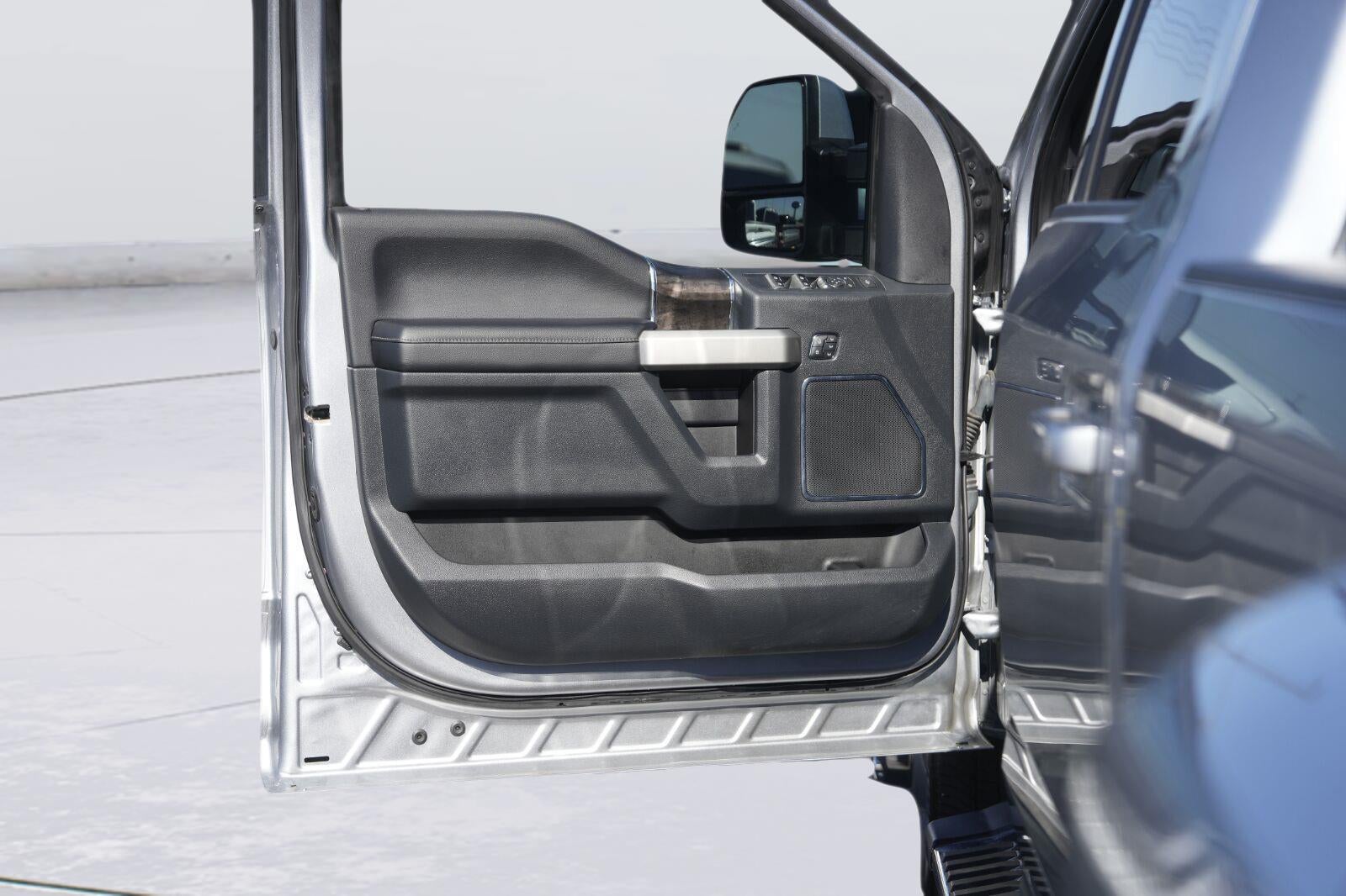 2022 Ford Super Duty F-350 DRW Lariat