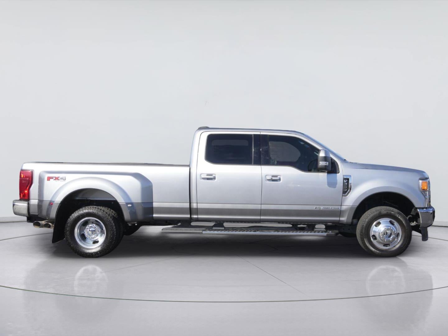 2022 Ford Super Duty F-350 DRW Lariat
