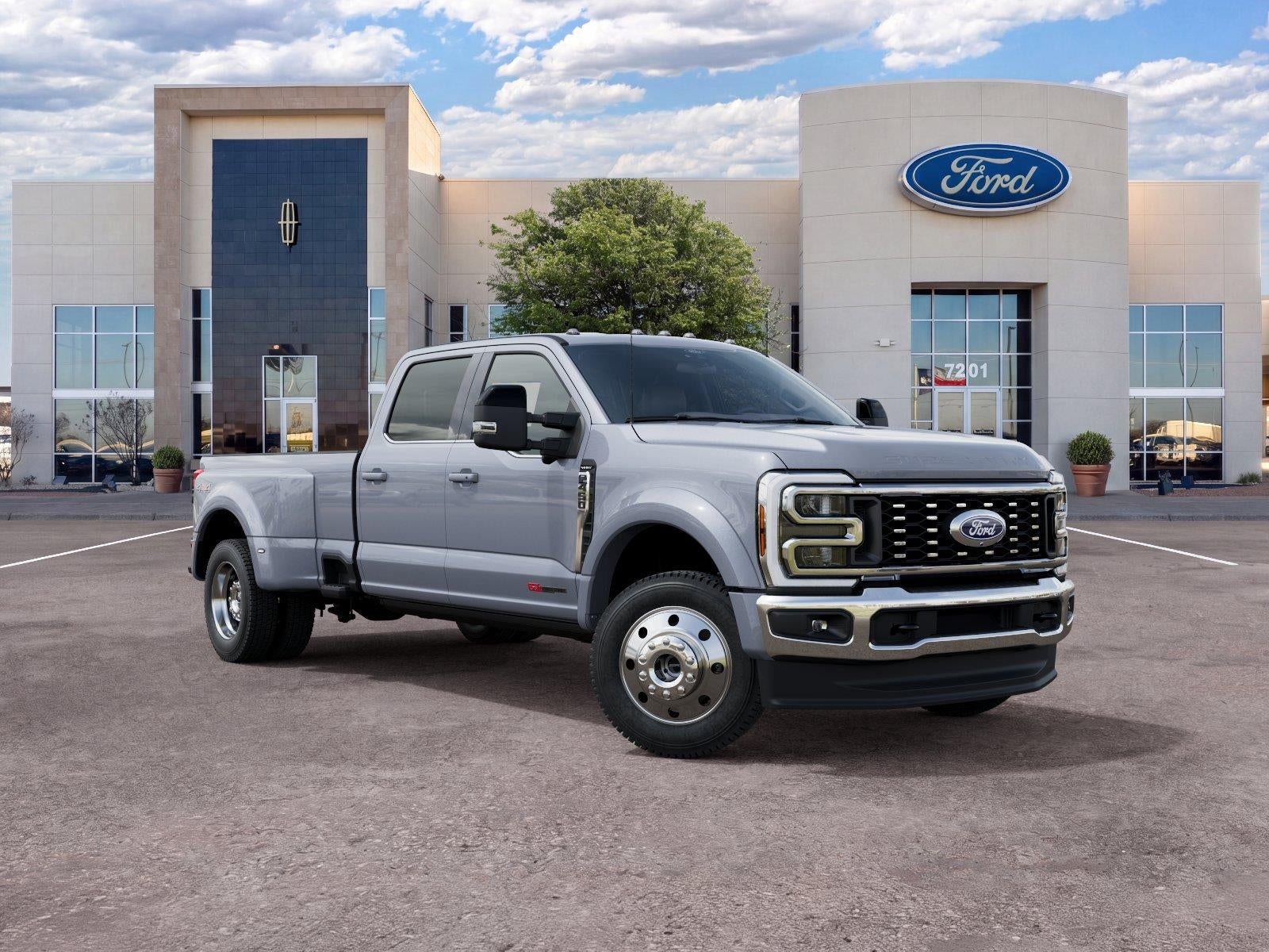 2027 Ford Super Duty F-450 DRW LARIAT