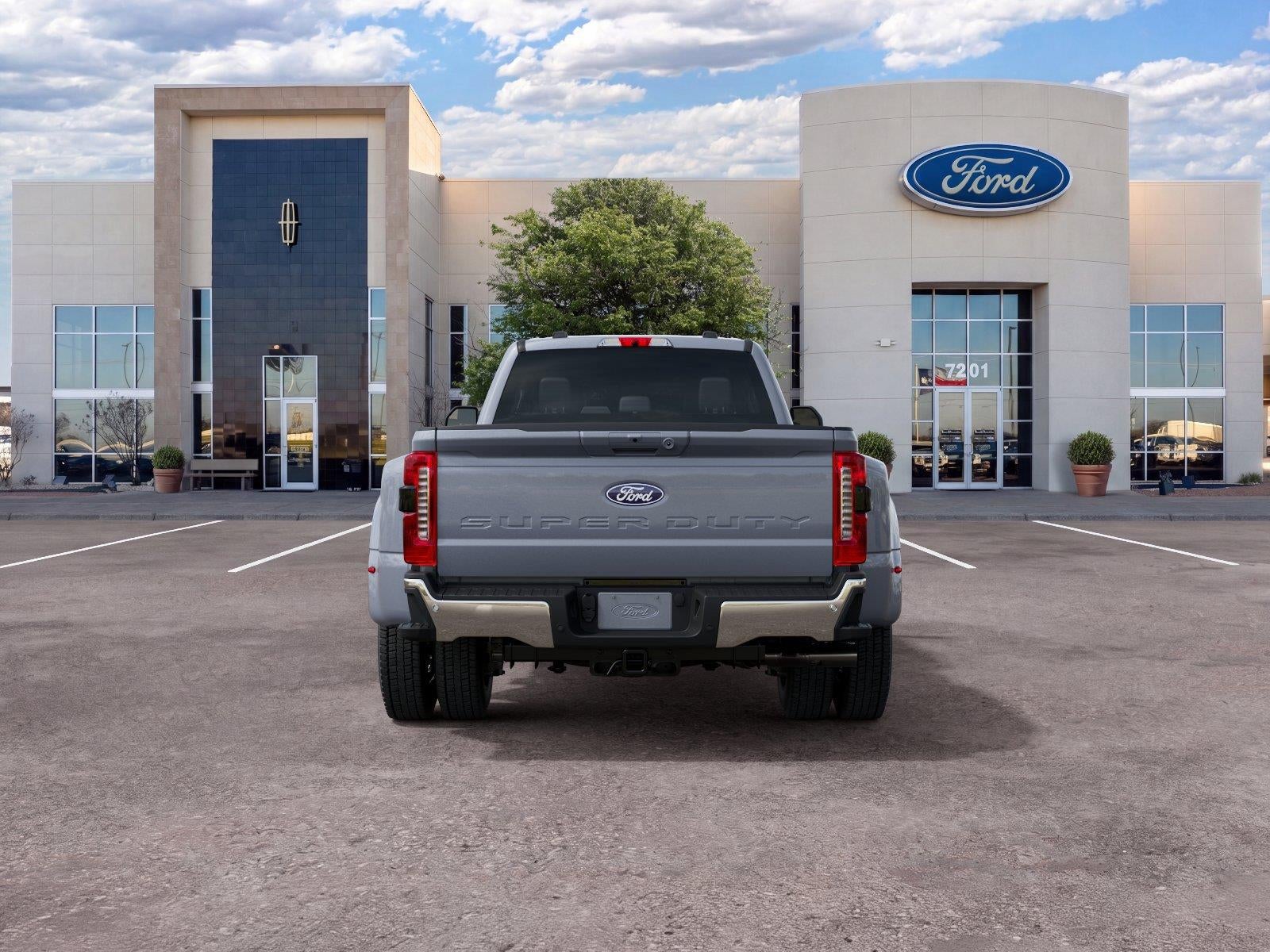 2027 Ford Super Duty F-450 DRW LARIAT