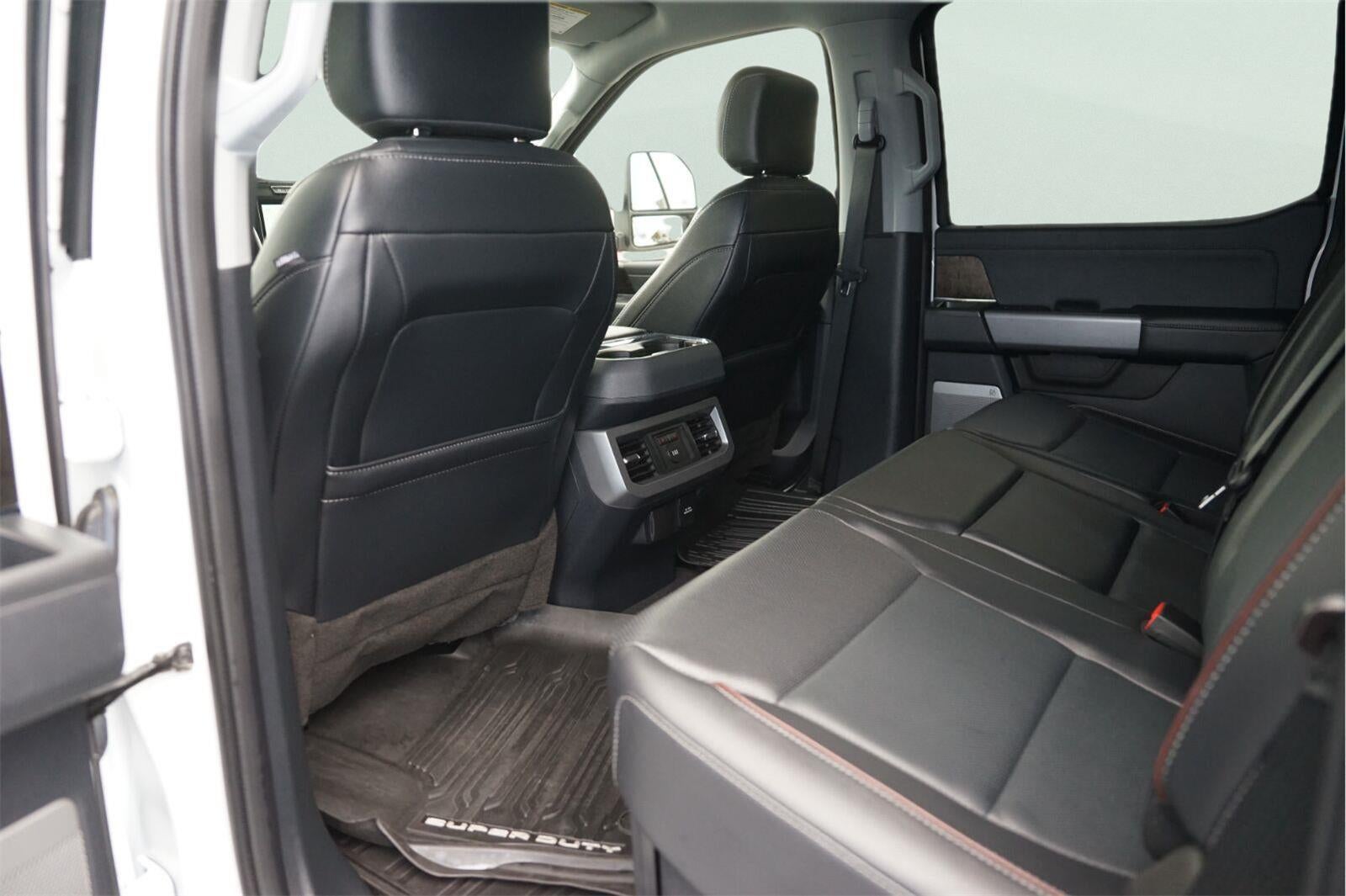 2023 Ford Super Duty F-450 Drw Lariat