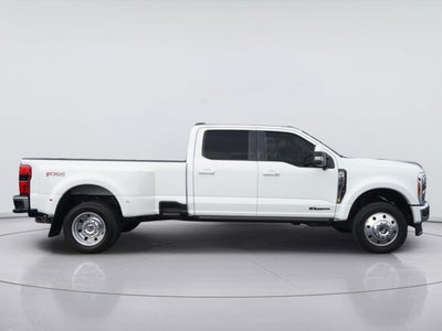 2023 Ford Super Duty F-450 Drw Lariat