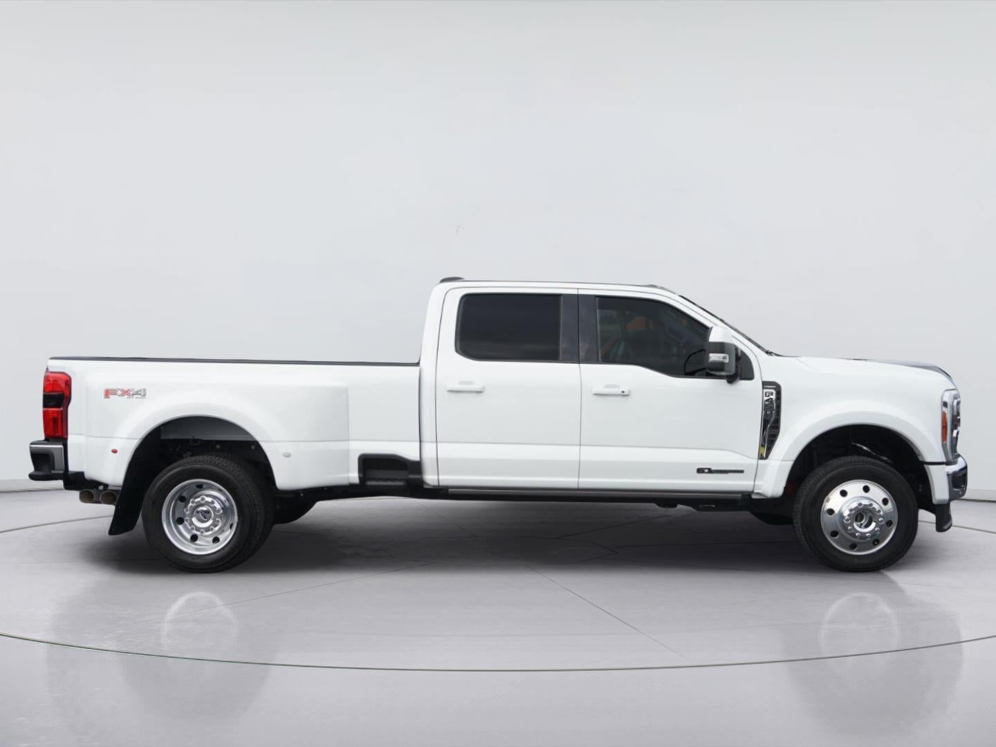 2023 Ford Super Duty F-450 Drw Lariat
