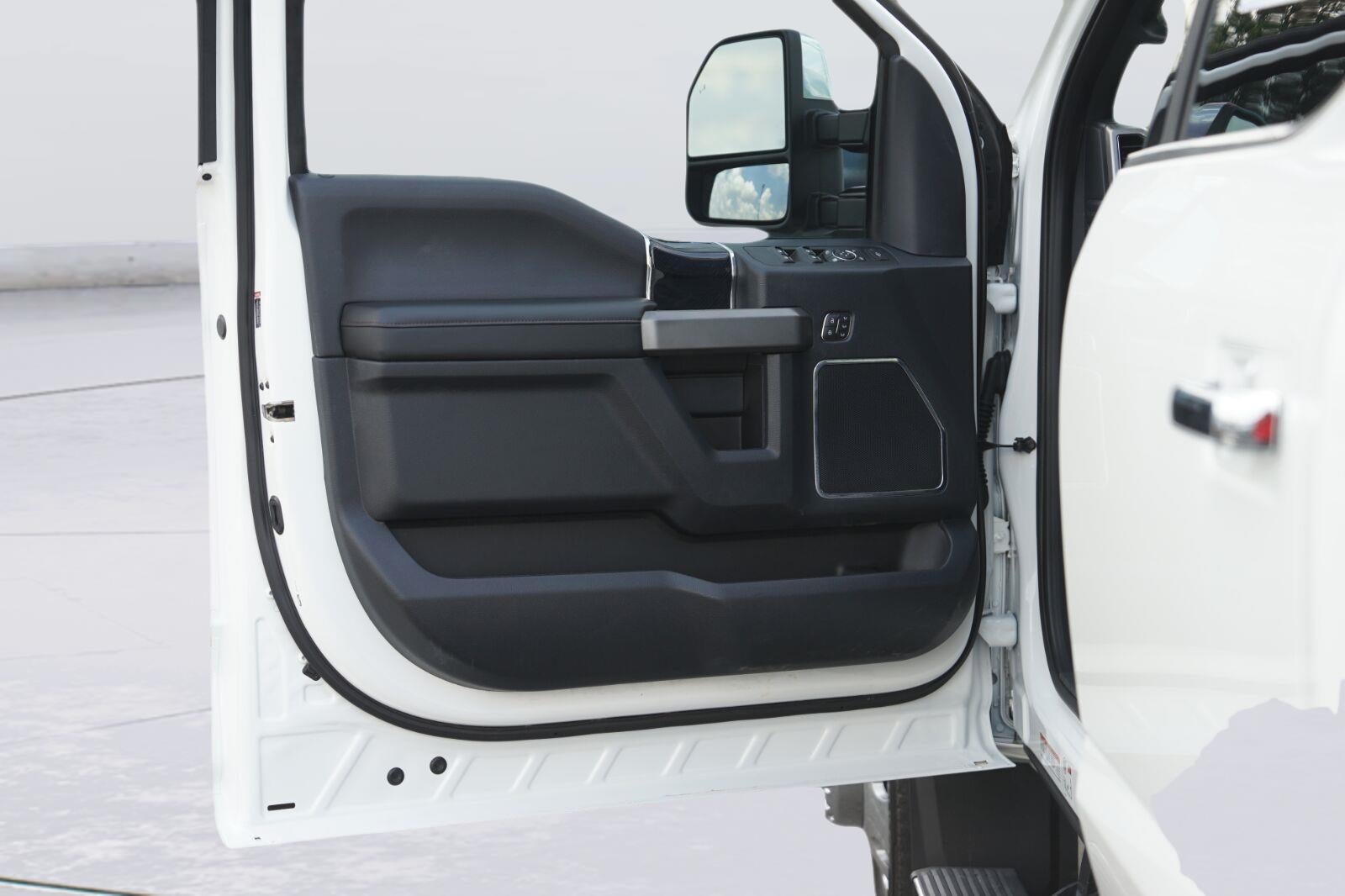 2022 Ford Super Duty F-450 Drw Platinum