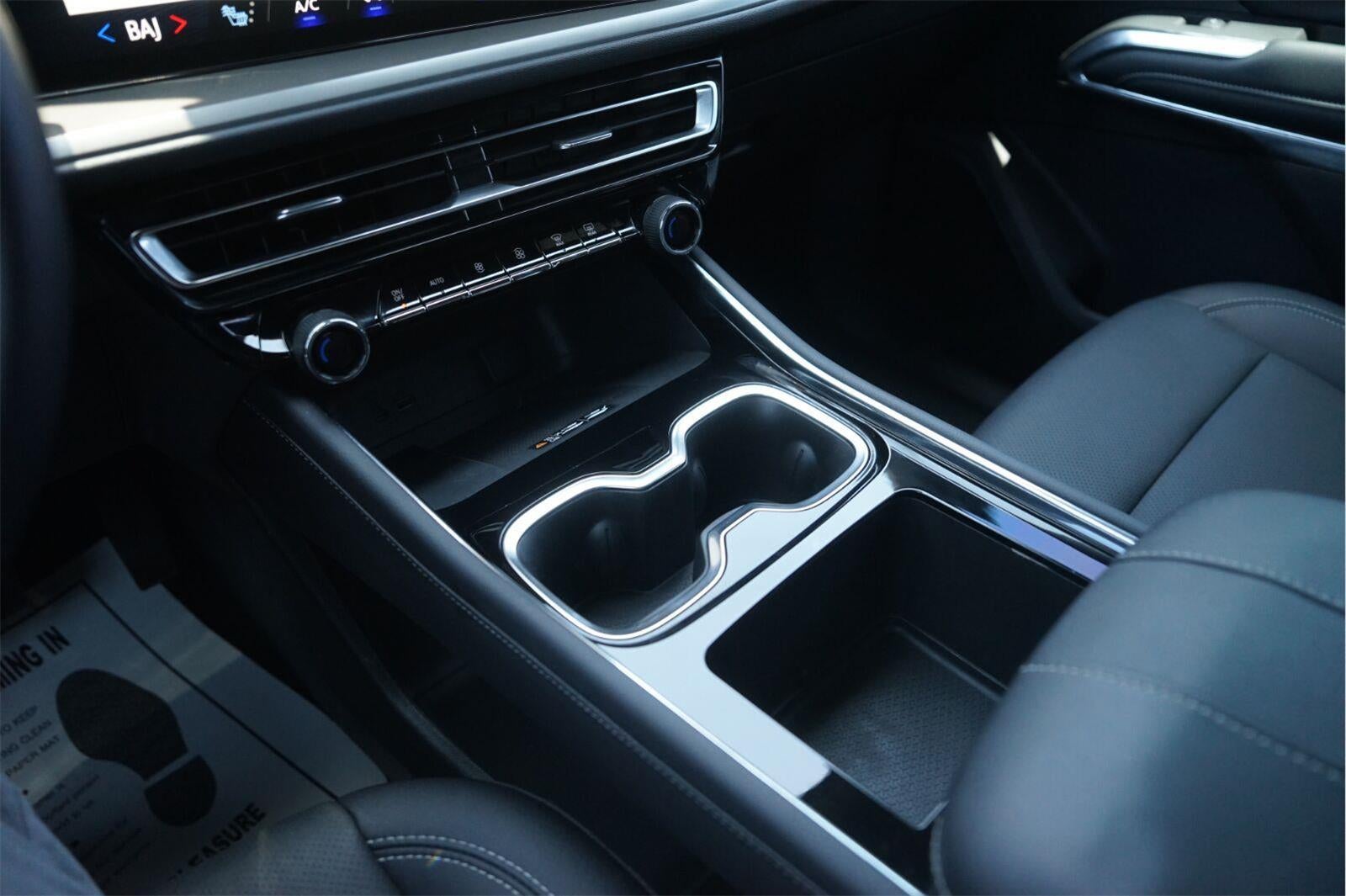 2025 Chevrolet Traverse FWD LT