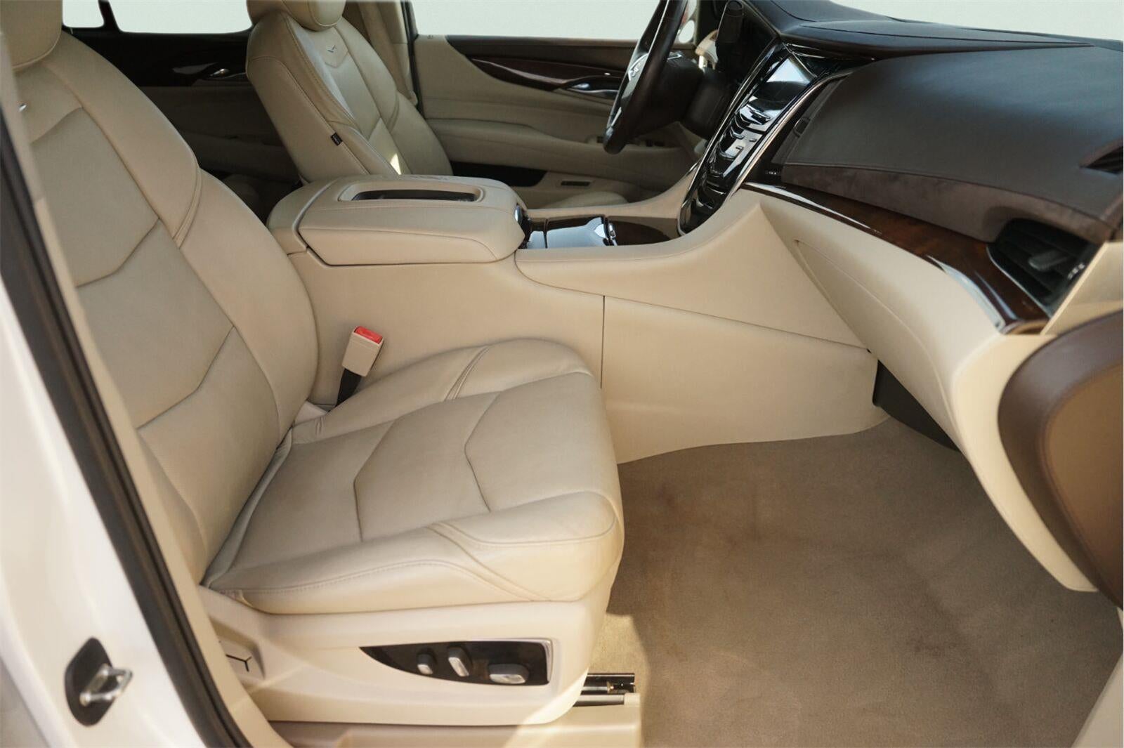 2017 Cadillac Escalade Luxury