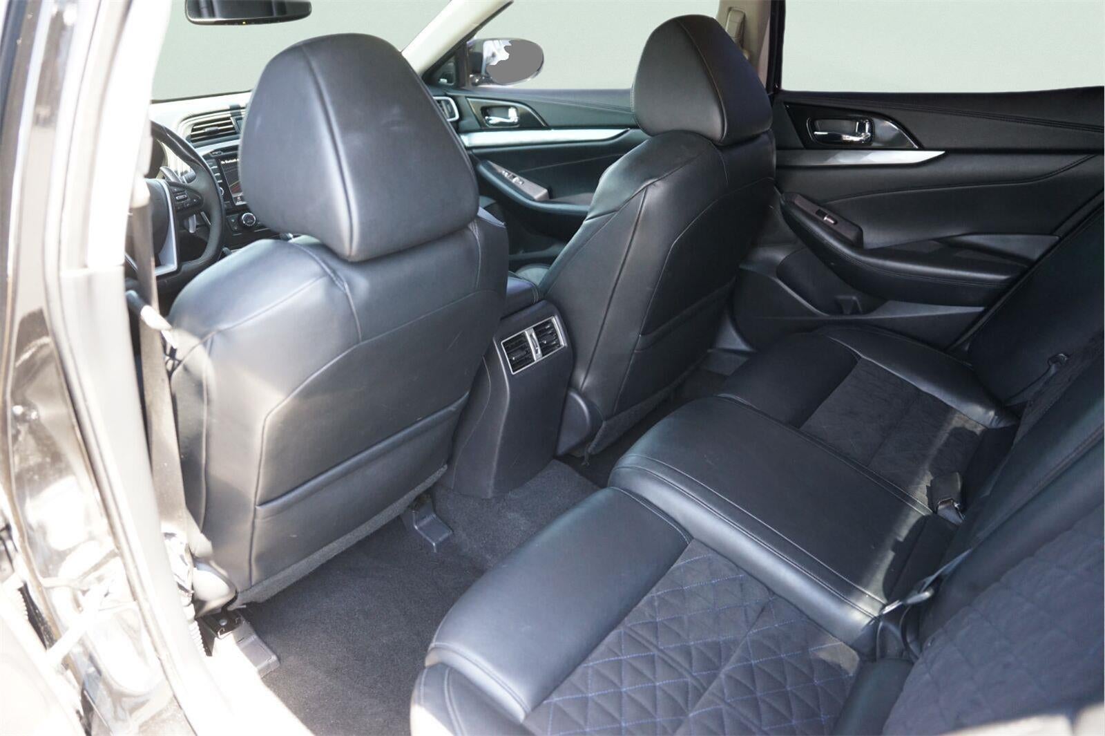 2017 Nissan Maxima SR