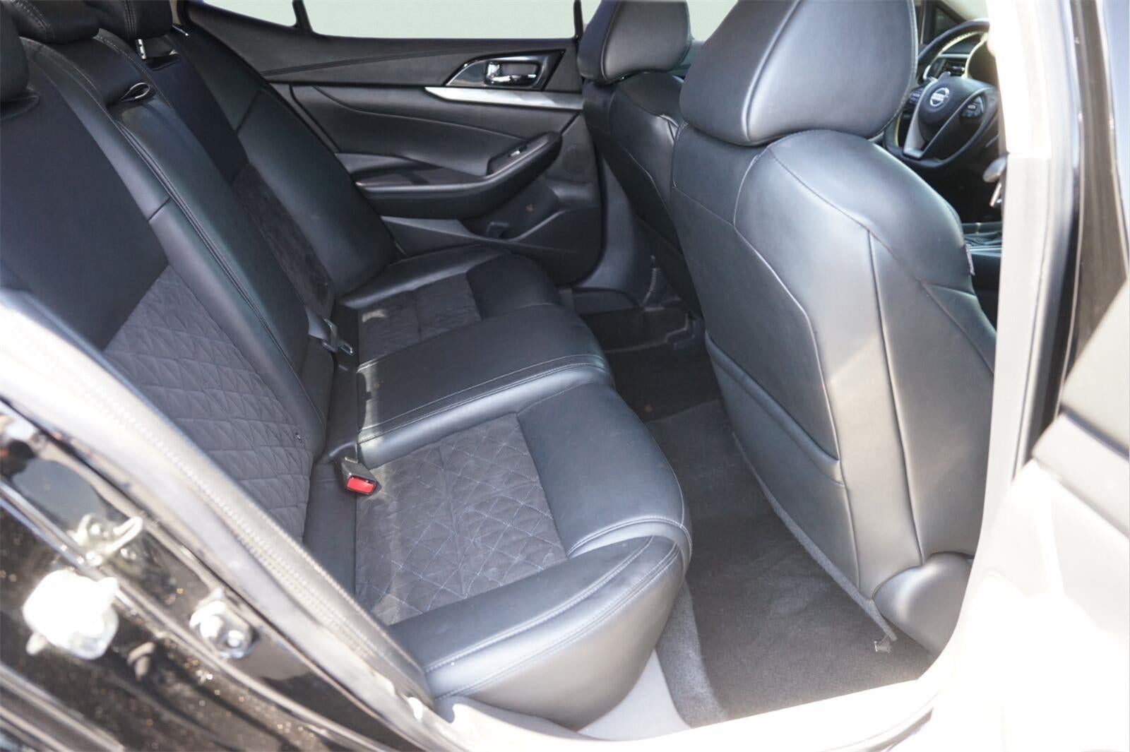 2017 Nissan Maxima SR