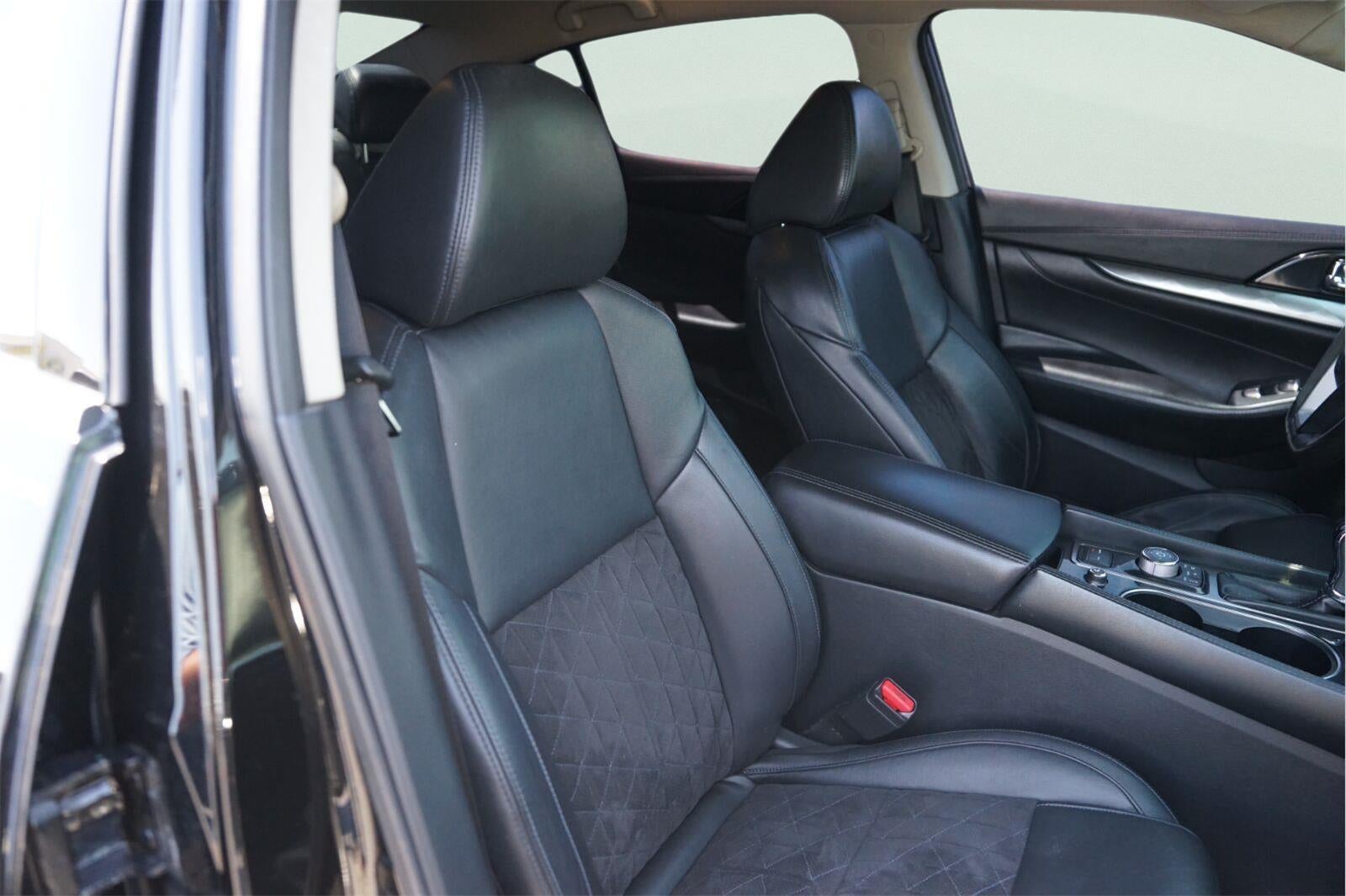 2017 Nissan Maxima SR