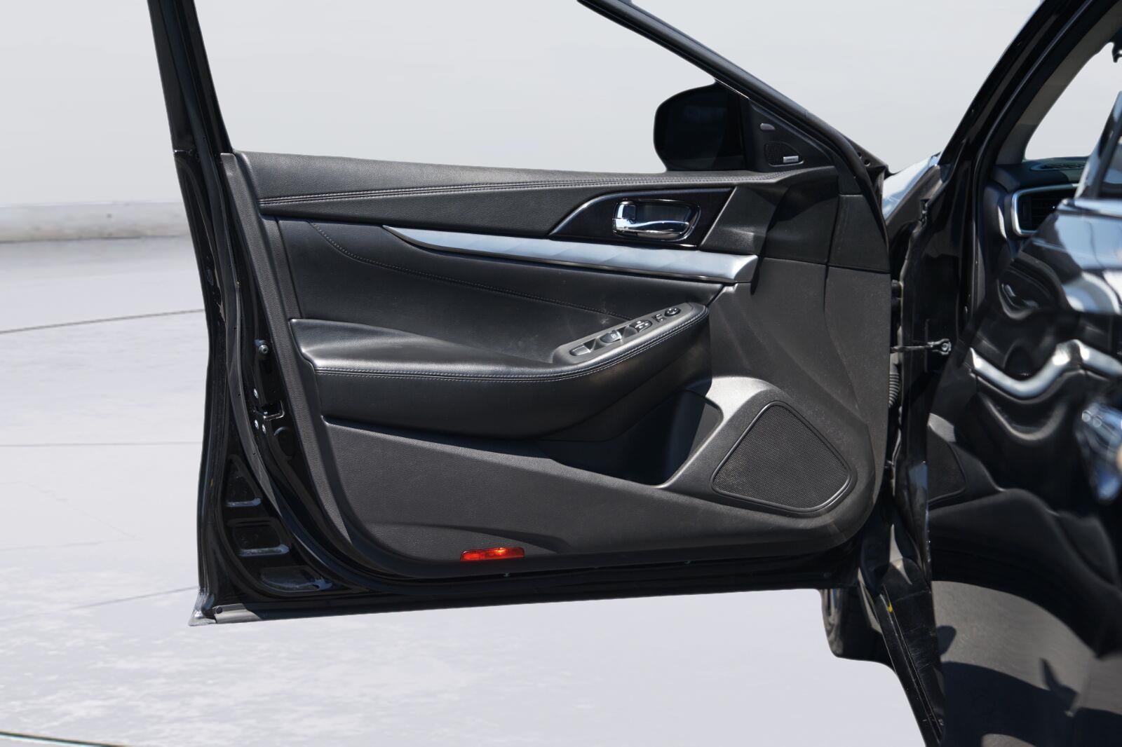 2017 Nissan Maxima SR