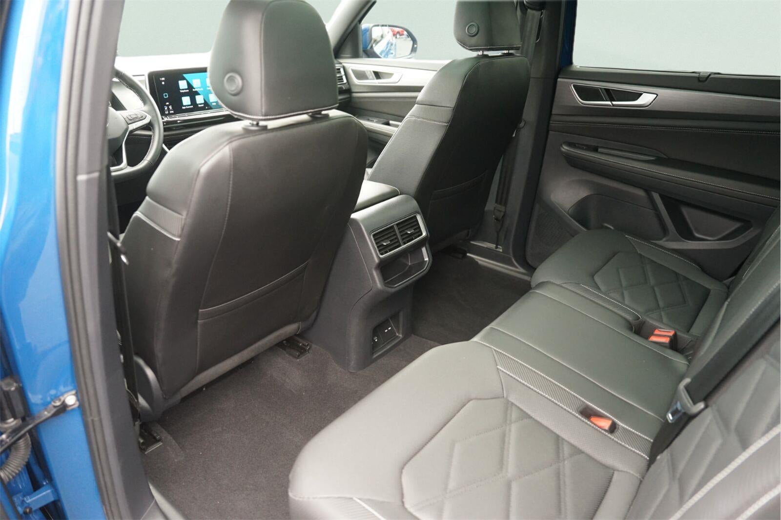 2025 Volkswagen Atlas Cross Sport 2.0T SE w/Technology