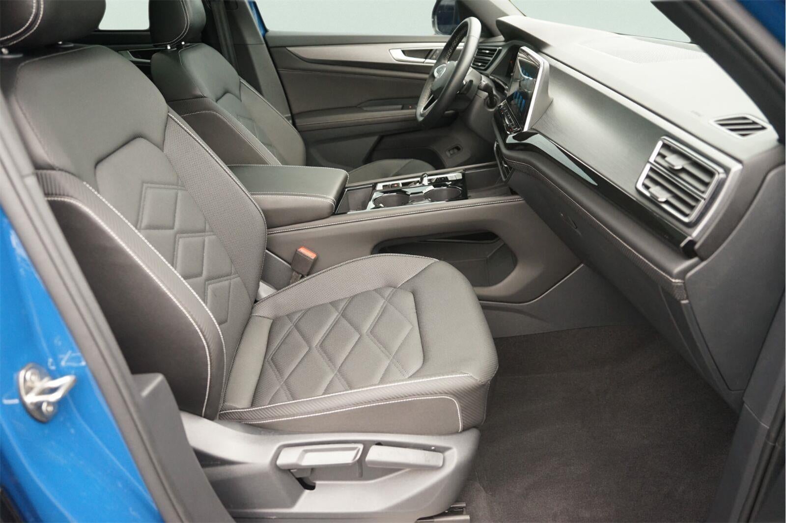 2025 Volkswagen Atlas Cross Sport 2.0T SE w/Technology