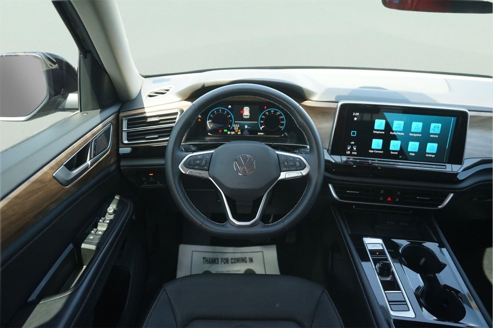 2024 Volkswagen Atlas 2.0T SE w/Technology
