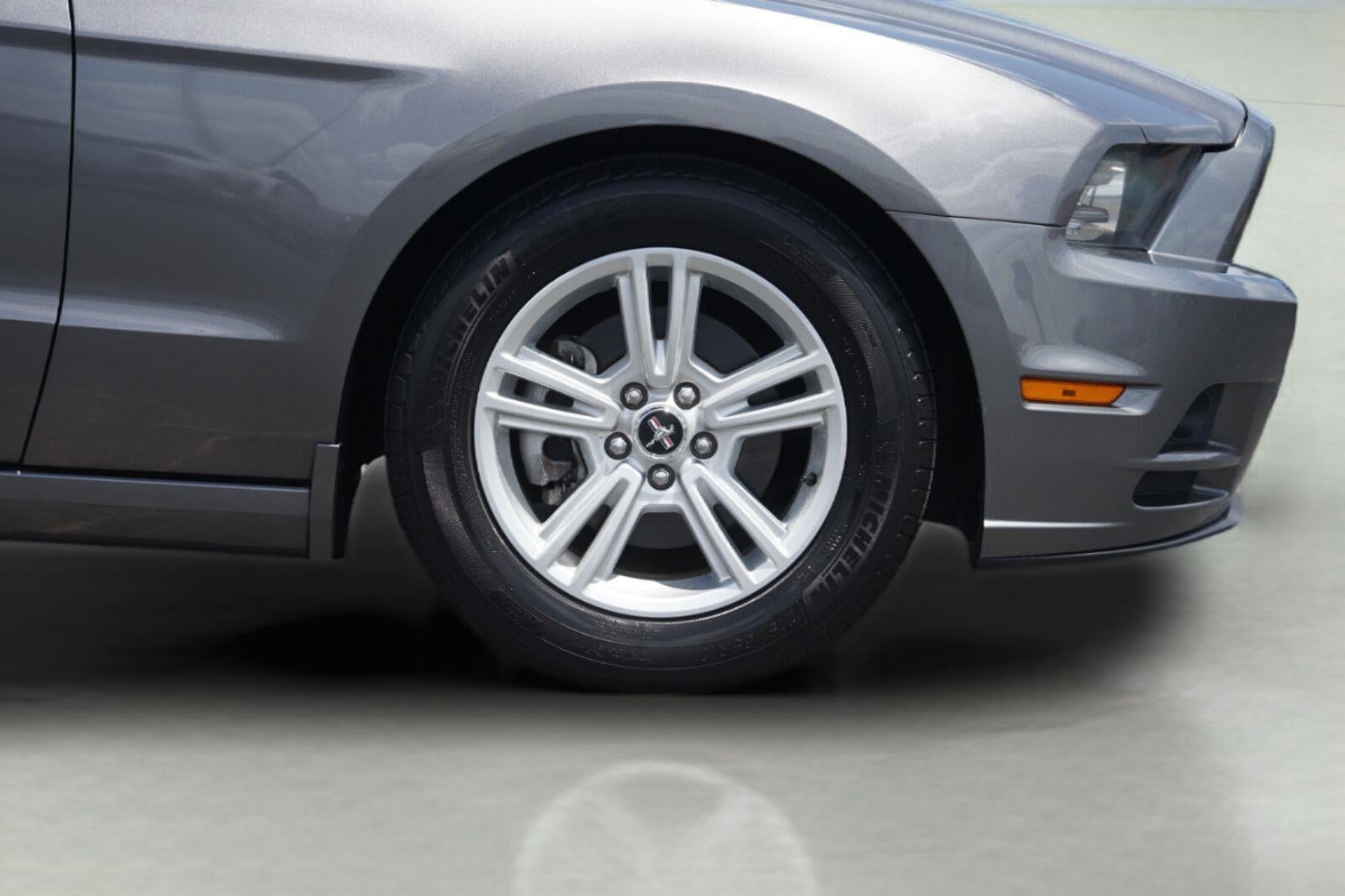 2014 Ford Mustang V6