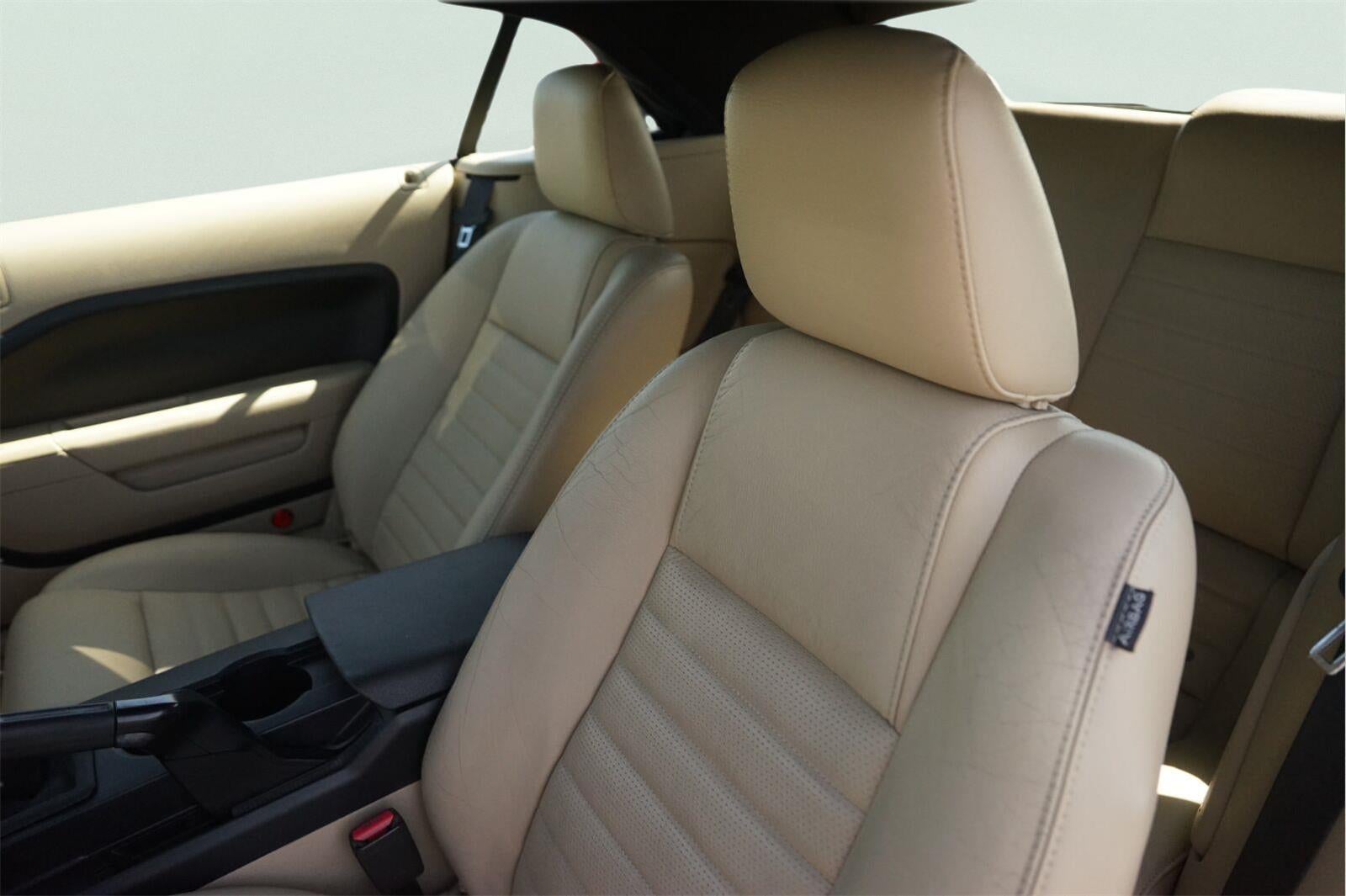 2006 Ford MUSTANG Base