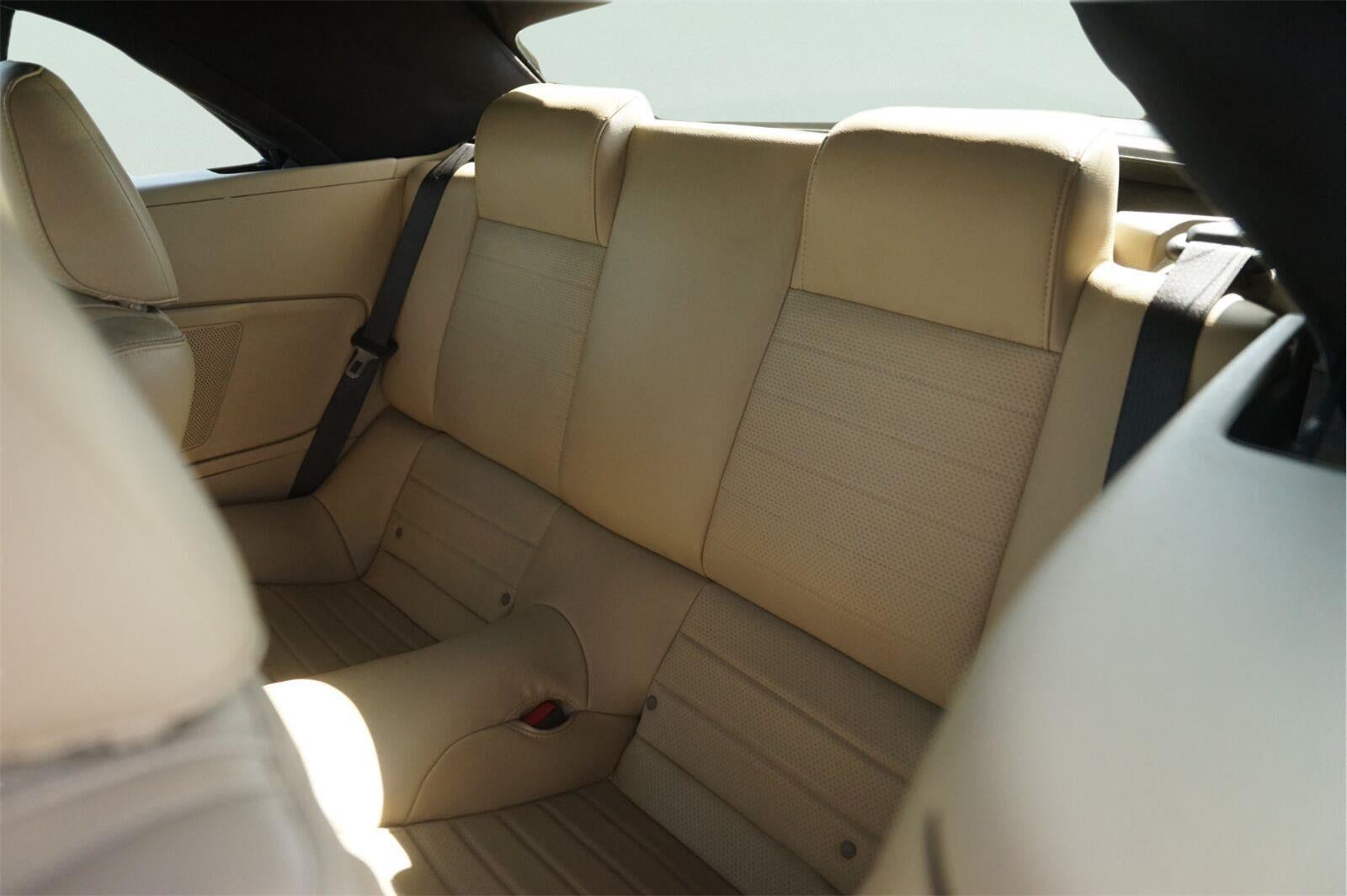 2006 Ford MUSTANG Base