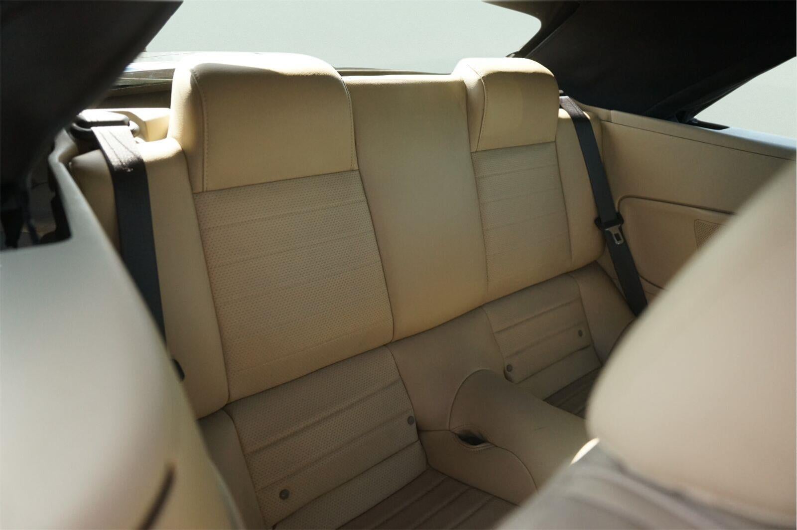 2006 Ford MUSTANG Base