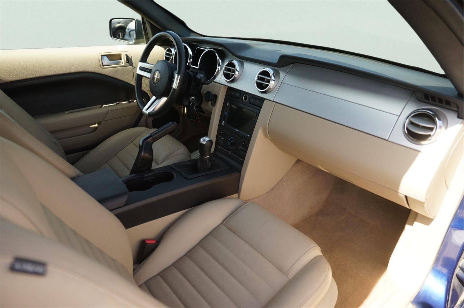 2006 Ford MUSTANG Base