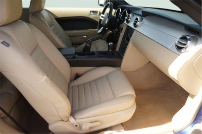 2006 Ford MUSTANG Base