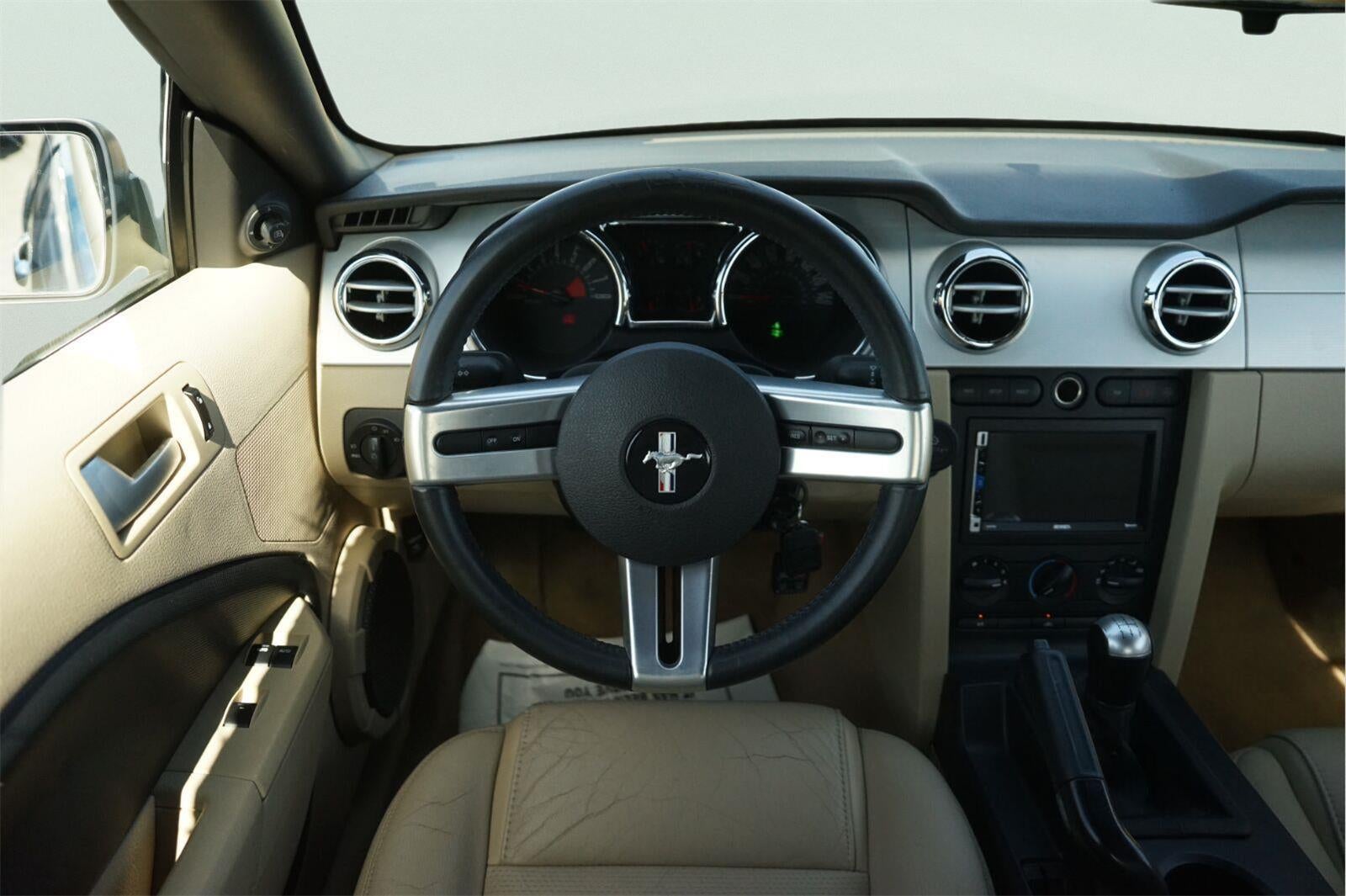 2006 Ford MUSTANG Base