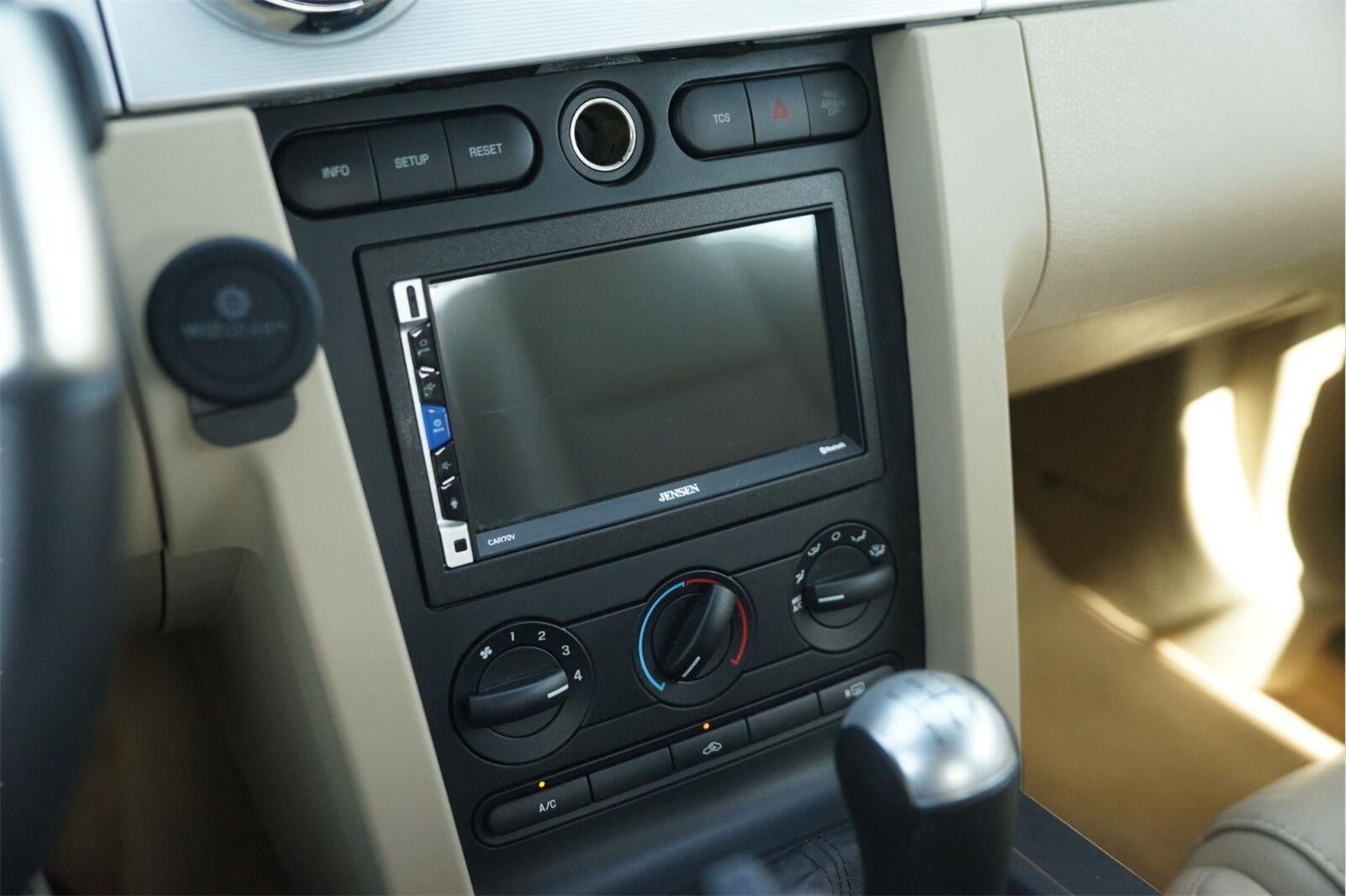 2006 Ford MUSTANG Base