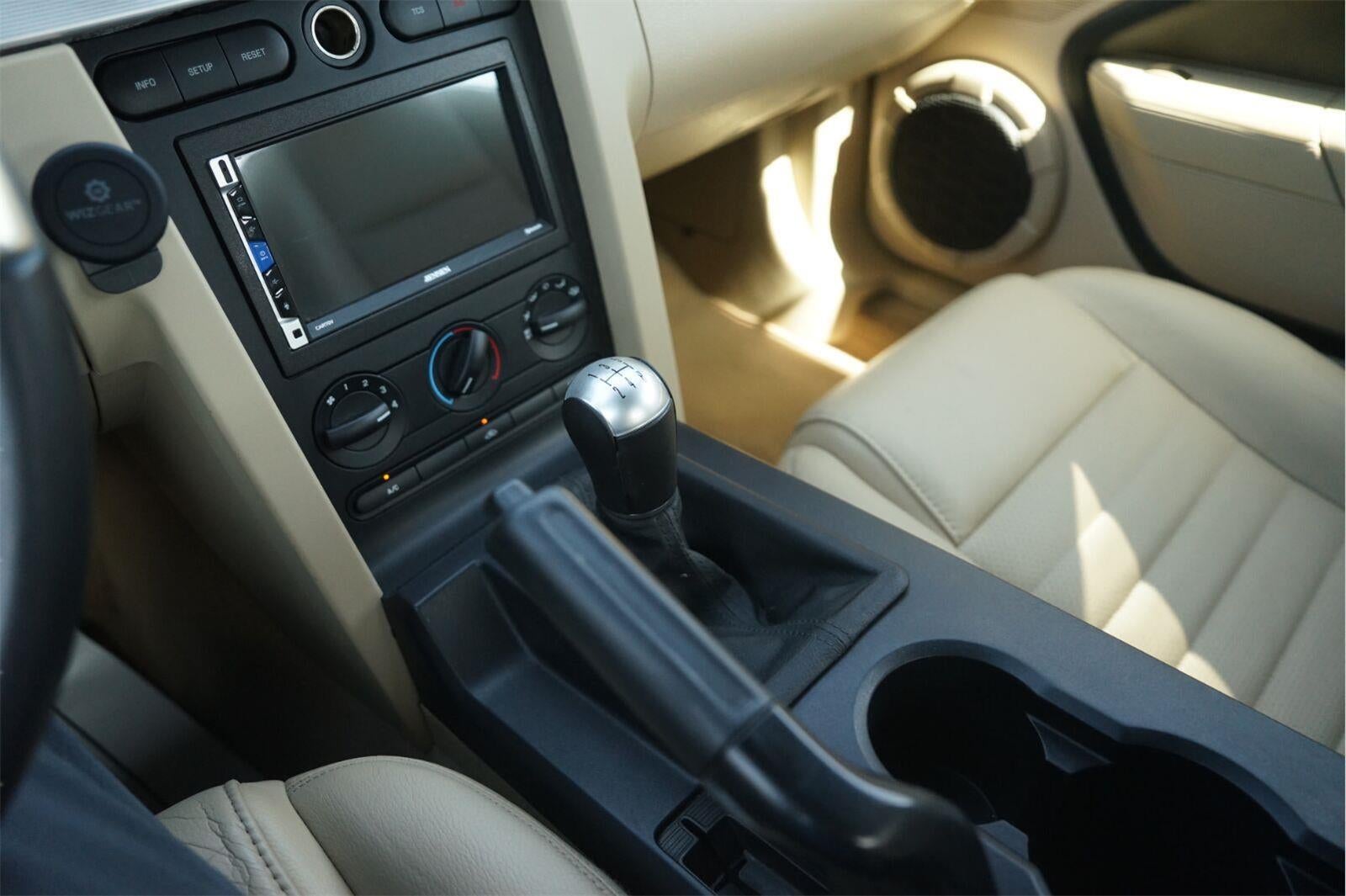 2006 Ford MUSTANG Base