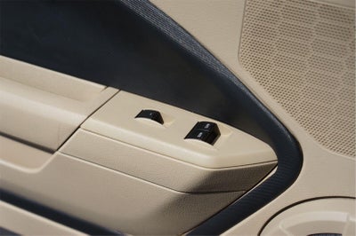2006 Ford MUSTANG Base