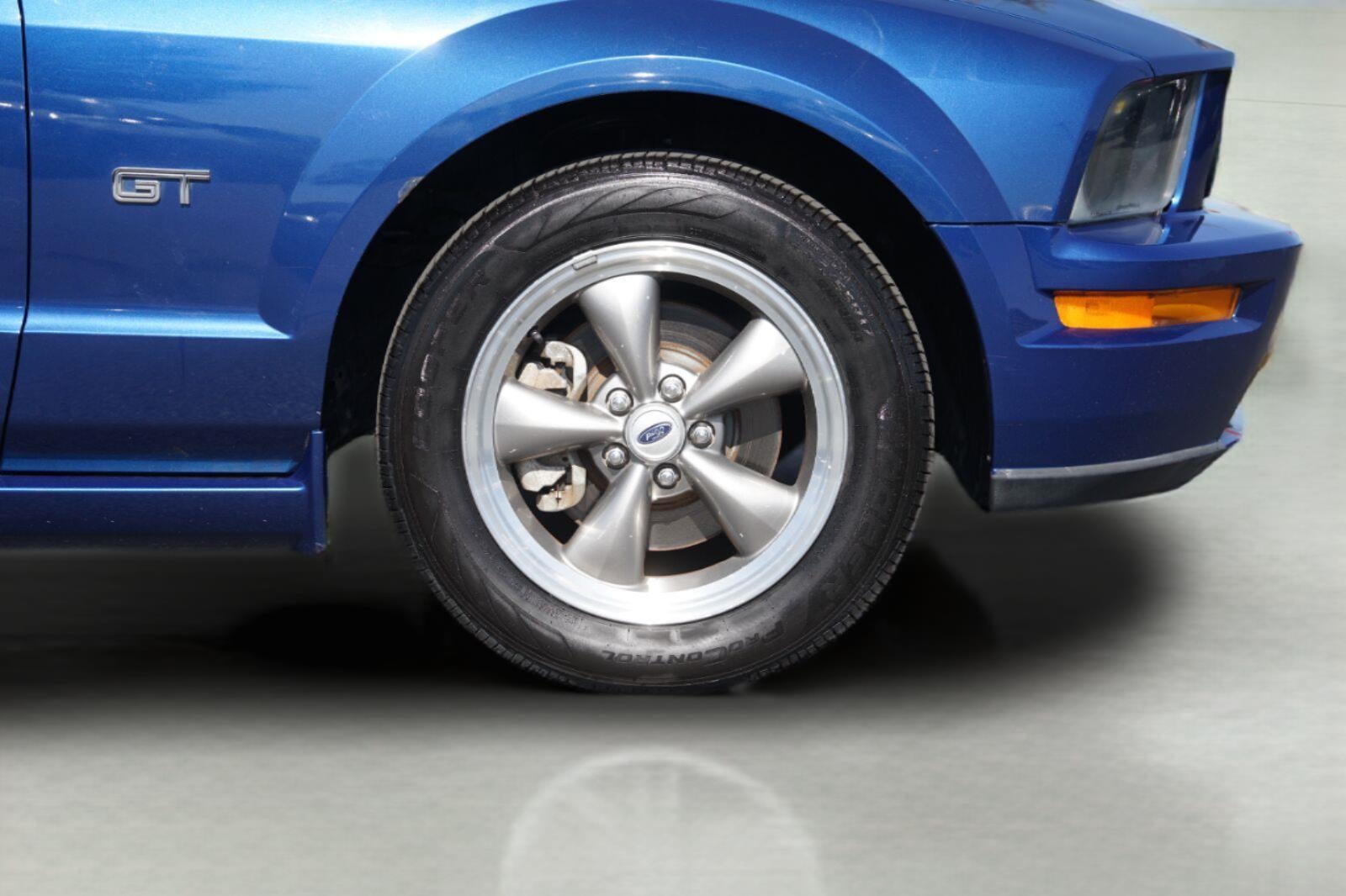 2006 Ford MUSTANG Base