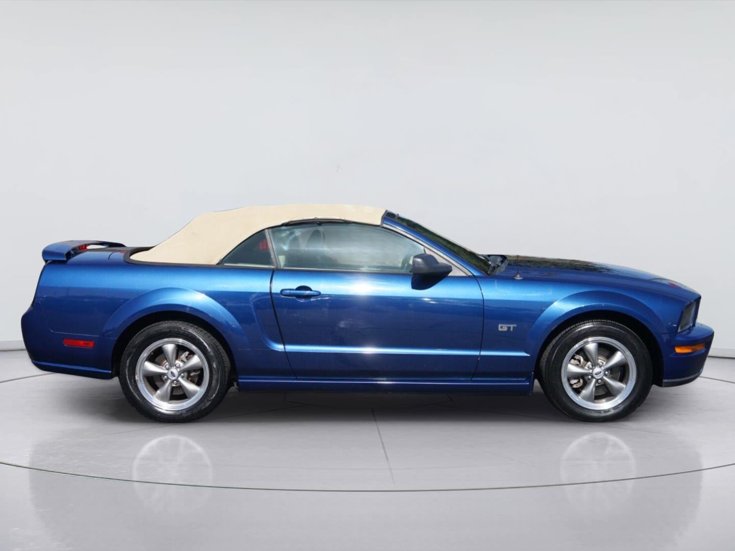 2006 Ford MUSTANG Base
