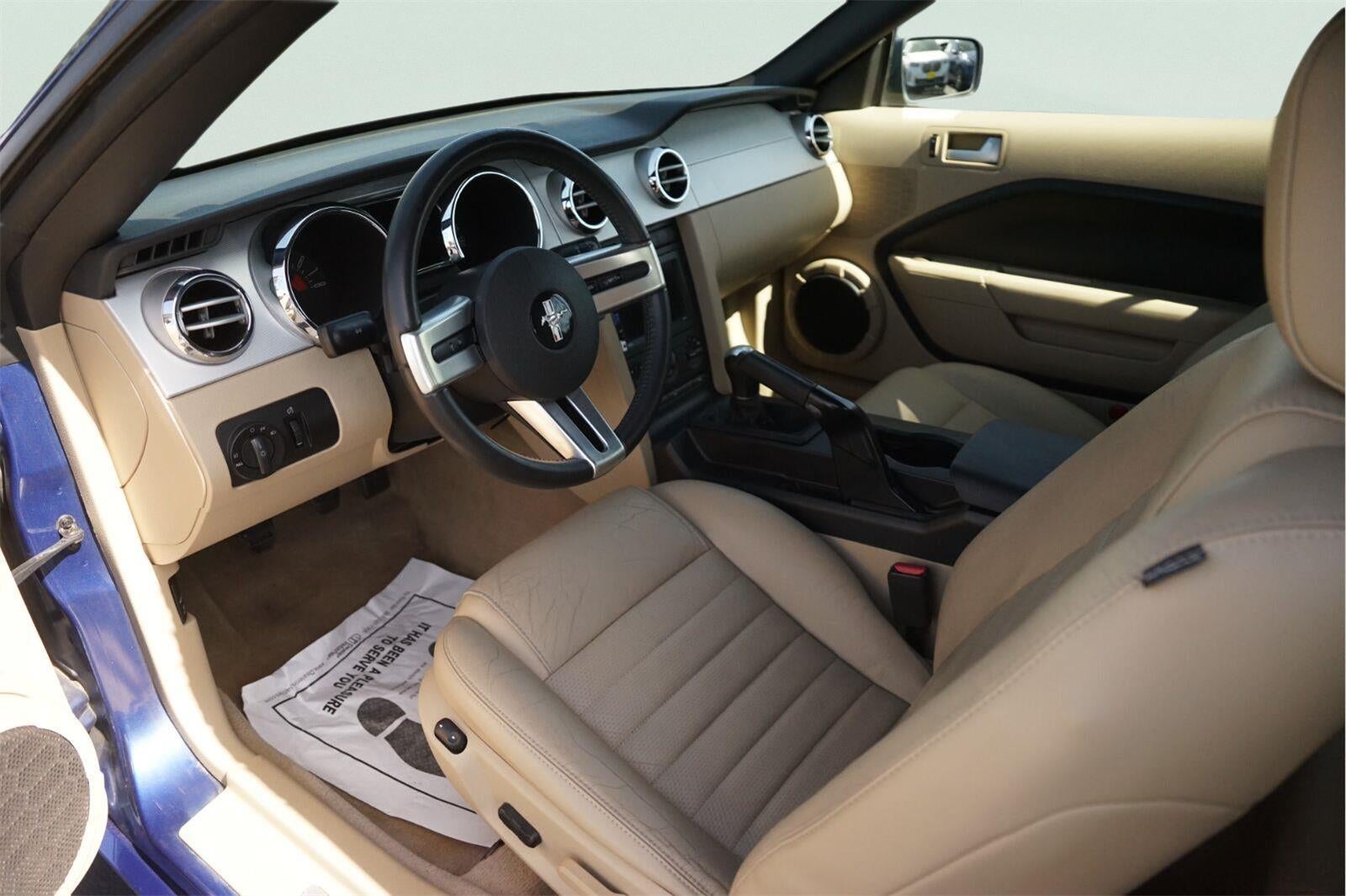 2006 Ford MUSTANG Base