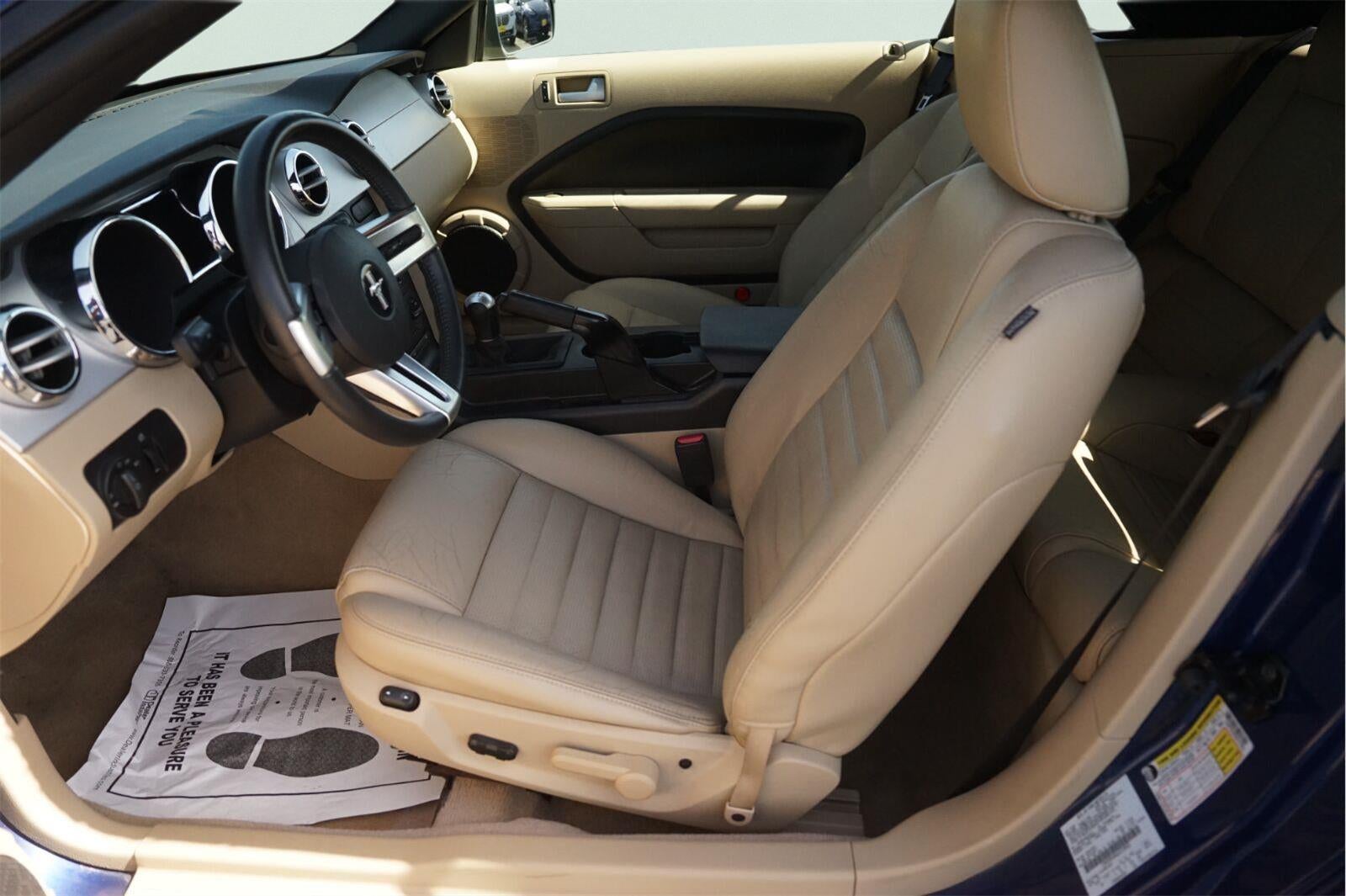 2006 Ford MUSTANG Base