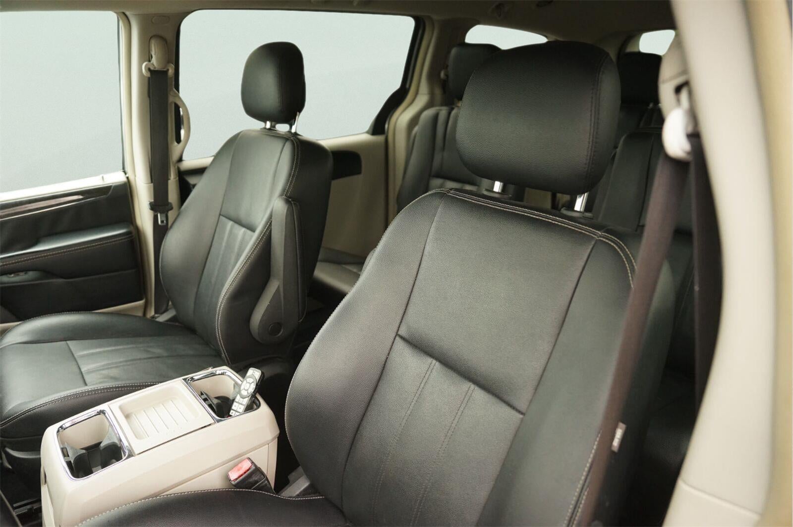 2016 Chrysler Town & Country Touring