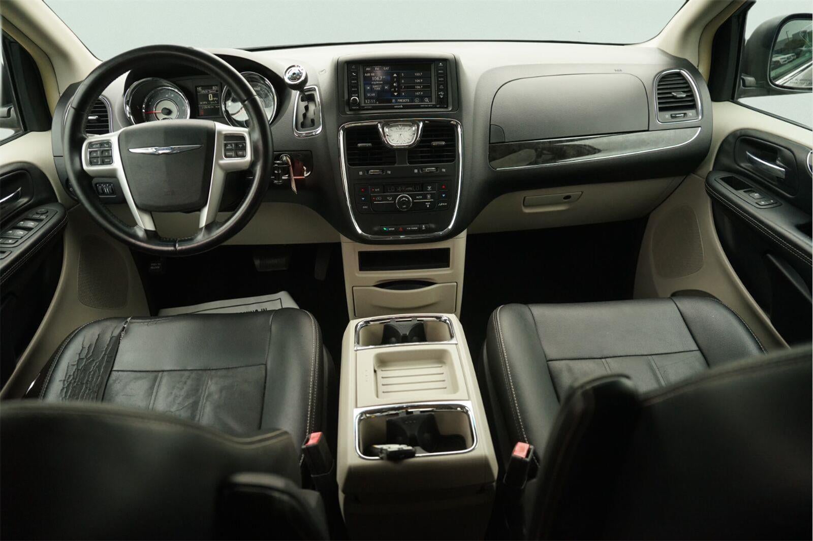 2016 Chrysler Town & Country Touring