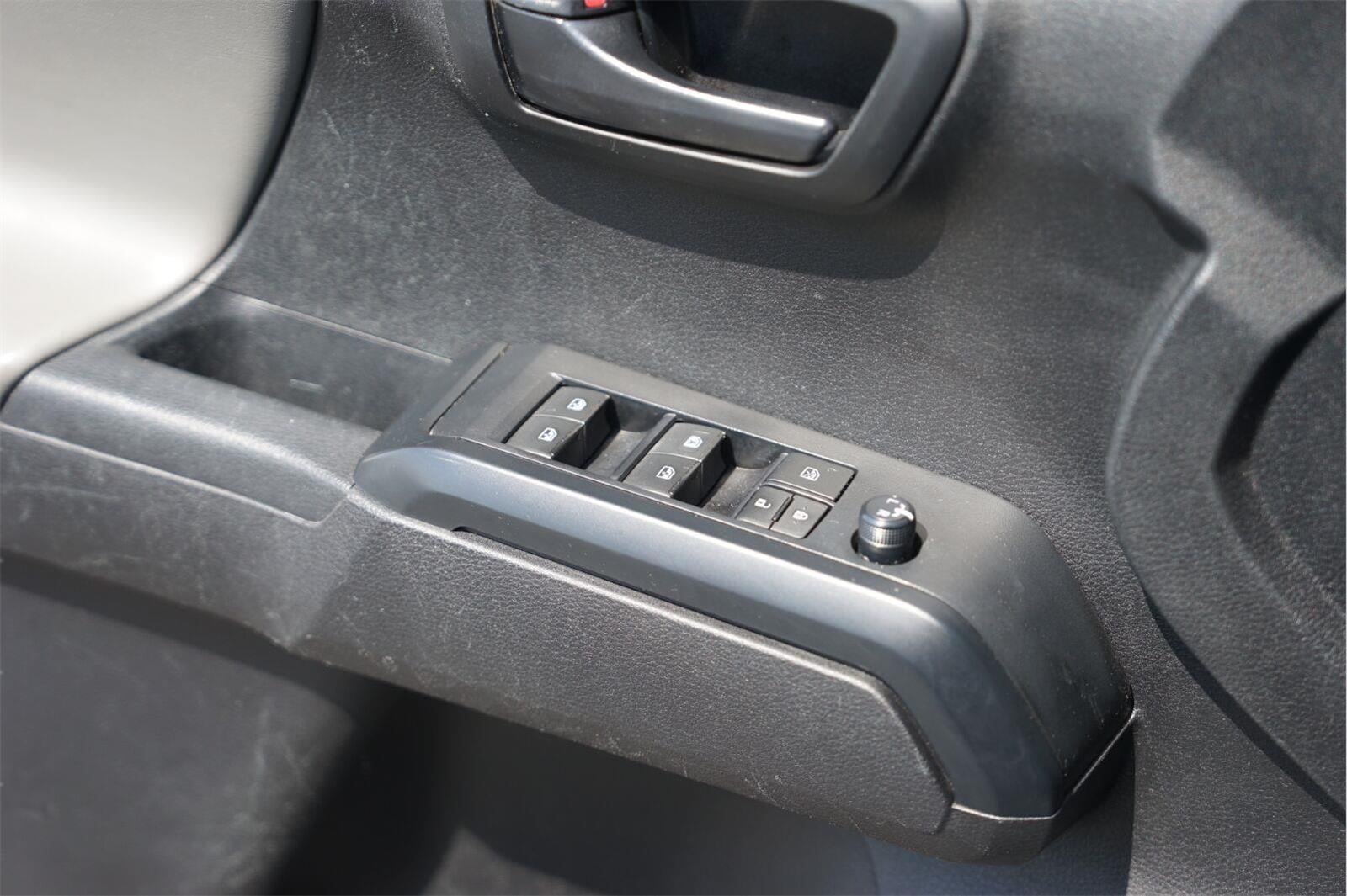 2022 Toyota Tacoma SR V6