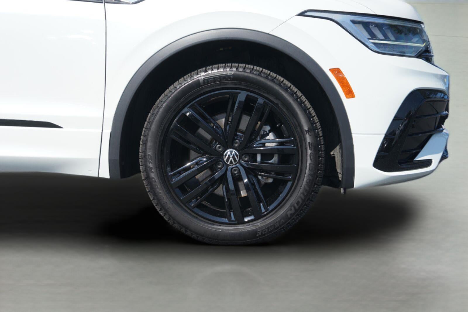 2022 Volkswagen Tiguan SE R-Line Black