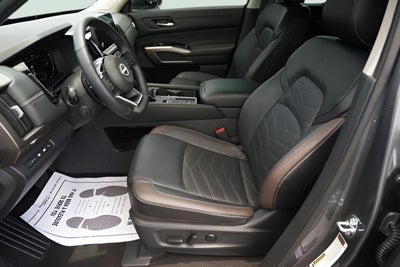 2025 Nissan Pathfinder Platinum