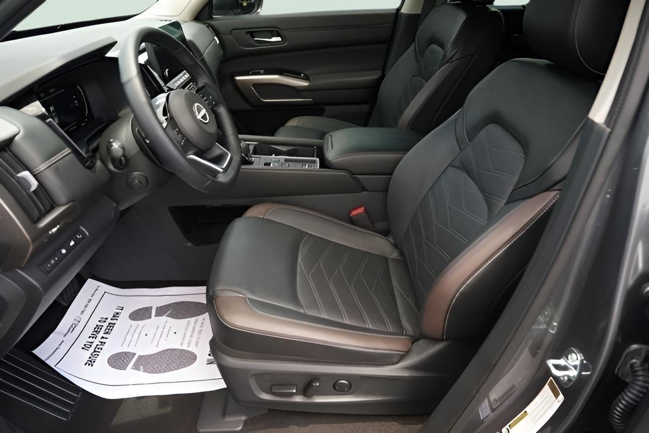 2025 Nissan Pathfinder Platinum
