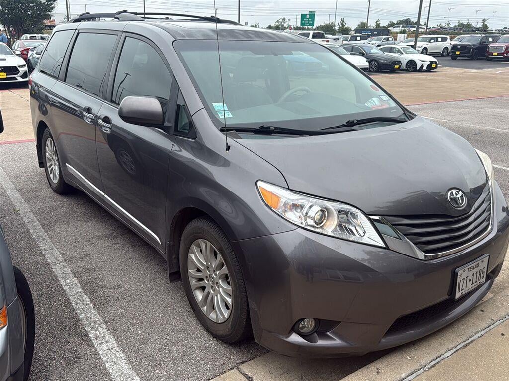 2013 Toyota Sienna XLE 8-Passenger