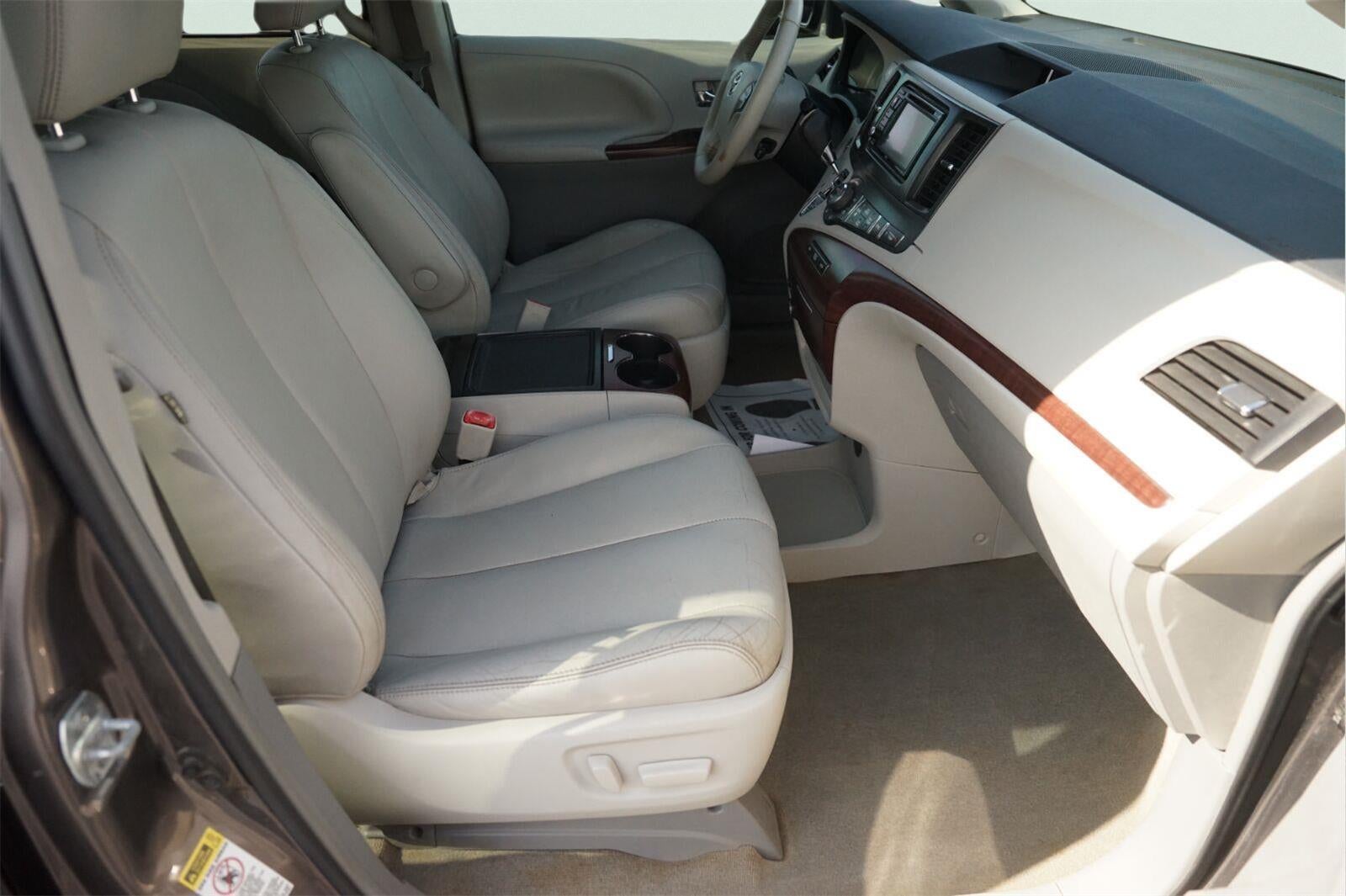 2013 Toyota Sienna XLE 8-Passenger