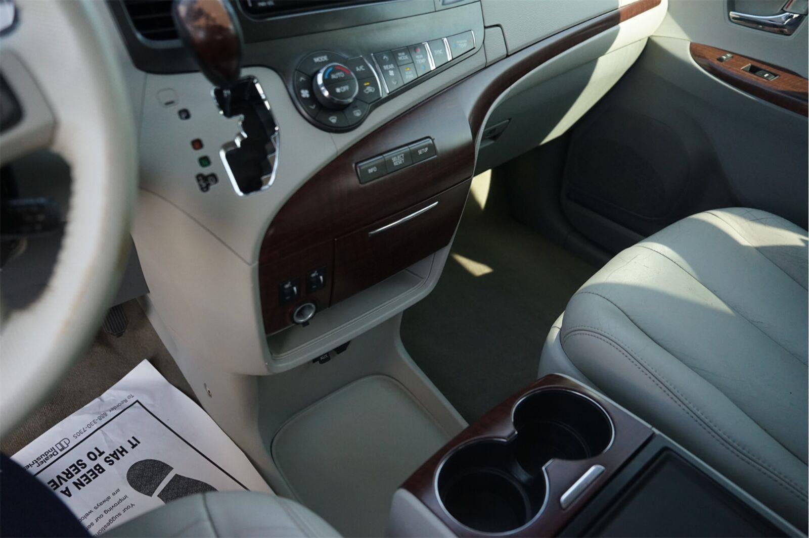 2013 Toyota Sienna XLE 8-Passenger