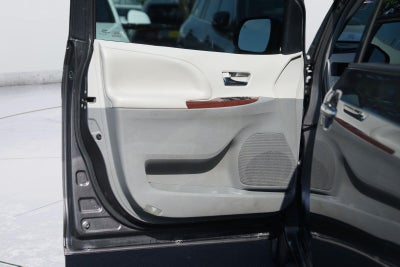 2013 Toyota Sienna XLE 8-Passenger