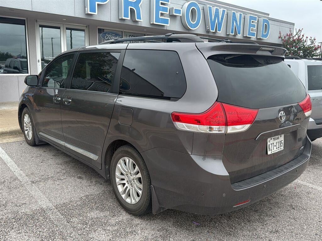 2013 Toyota Sienna XLE 8-Passenger
