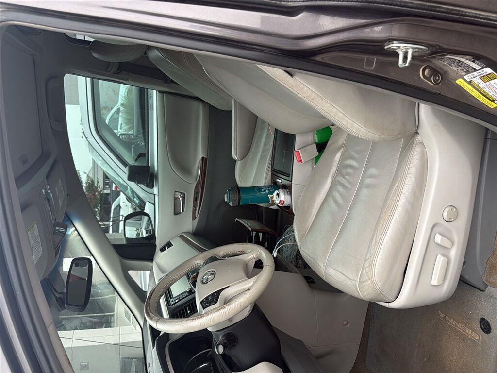 2013 Toyota Sienna XLE 8-Passenger