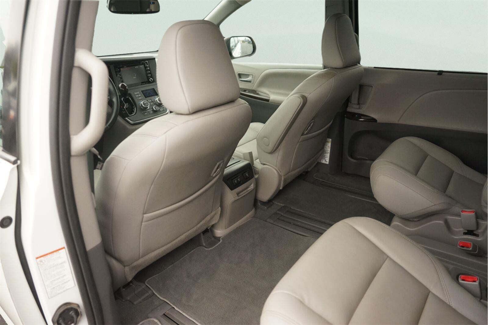 2020 Toyota SIENNA Base